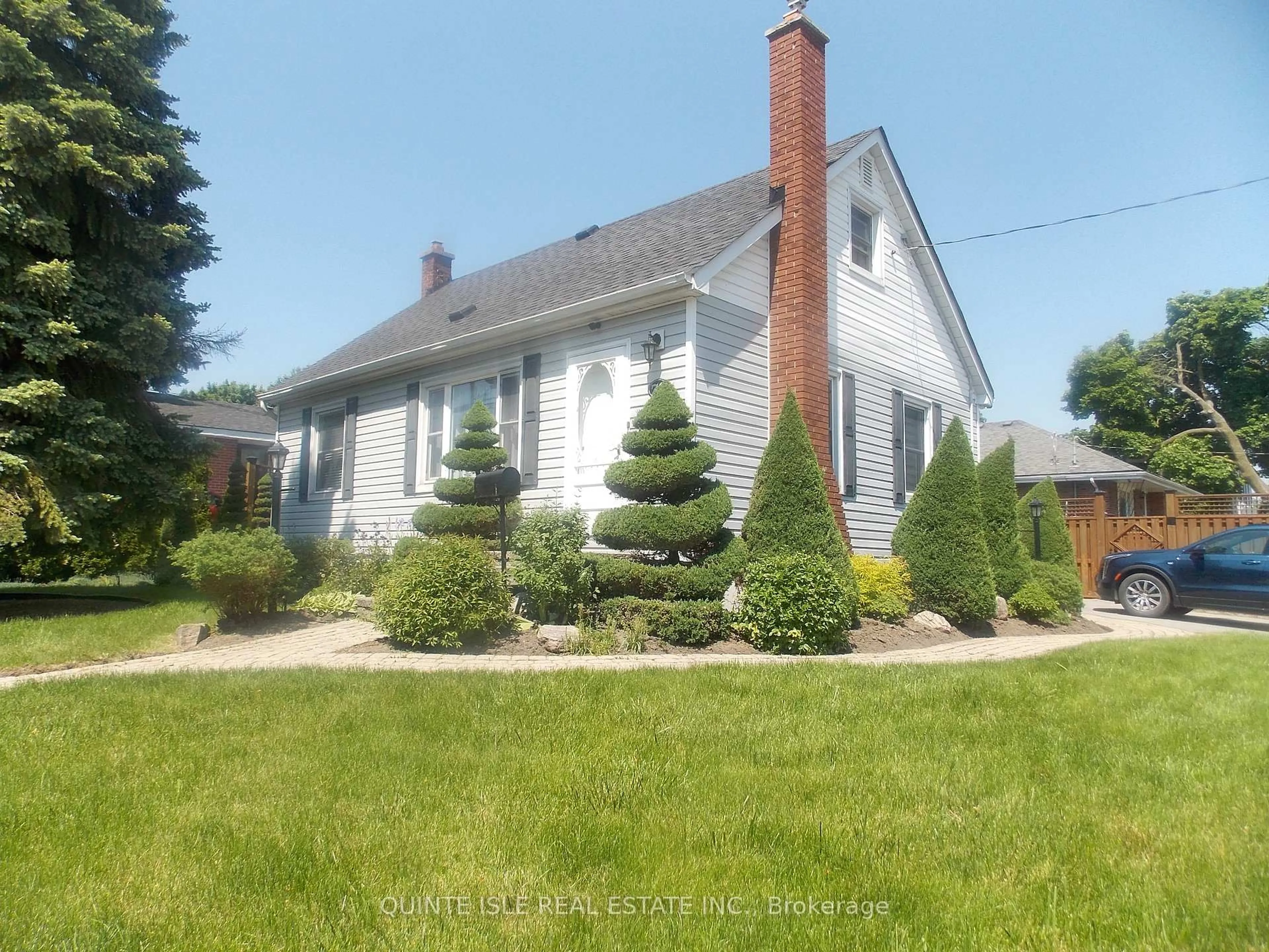 A pic from outside/outdoor area/front of a property/back of a property/a pic from drone, street for 70 Donald St, Belleville Ontario K8P 2J3