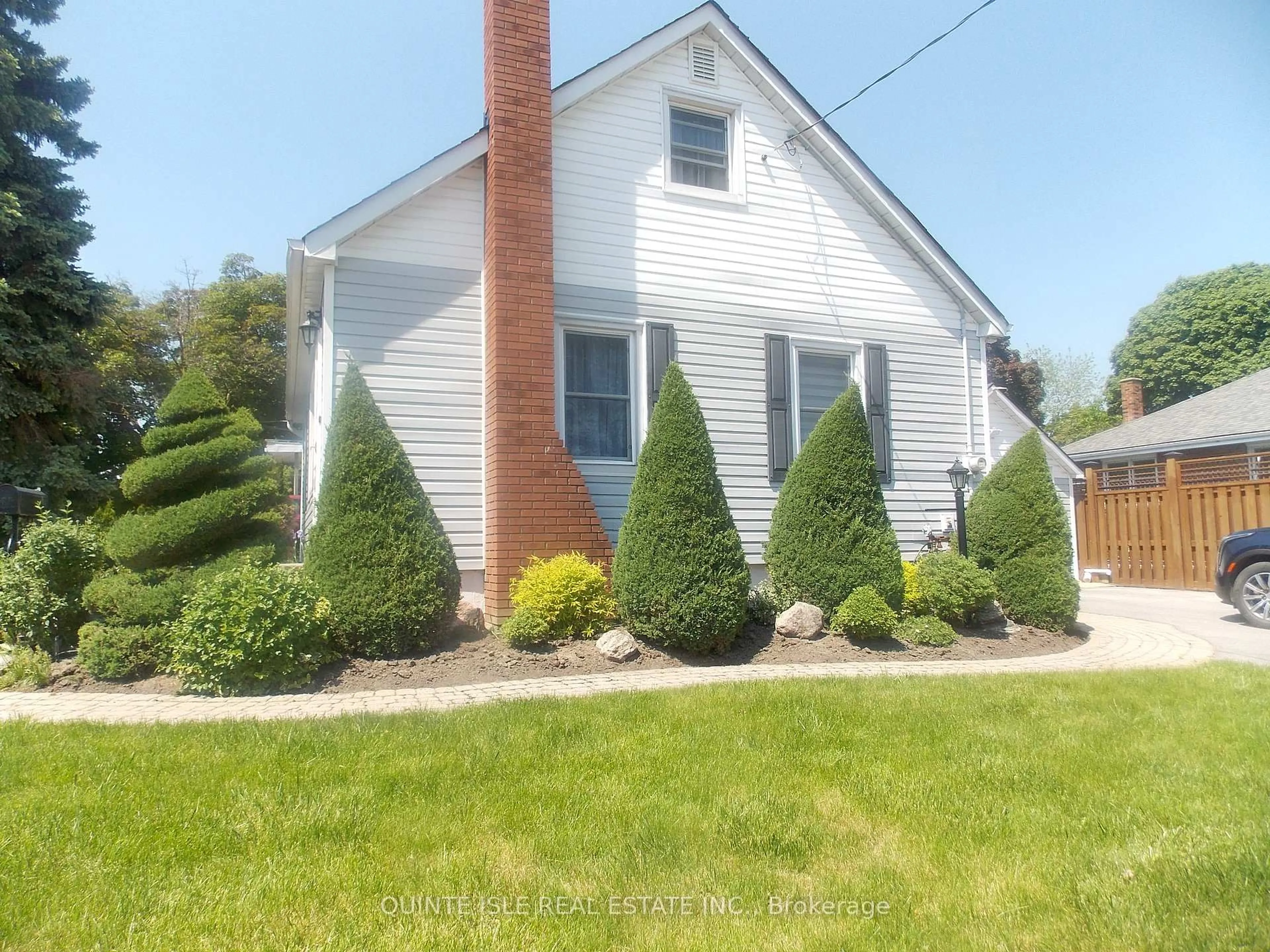 A pic from outside/outdoor area/front of a property/back of a property/a pic from drone, street for 70 Donald St, Belleville Ontario K8P 2J3