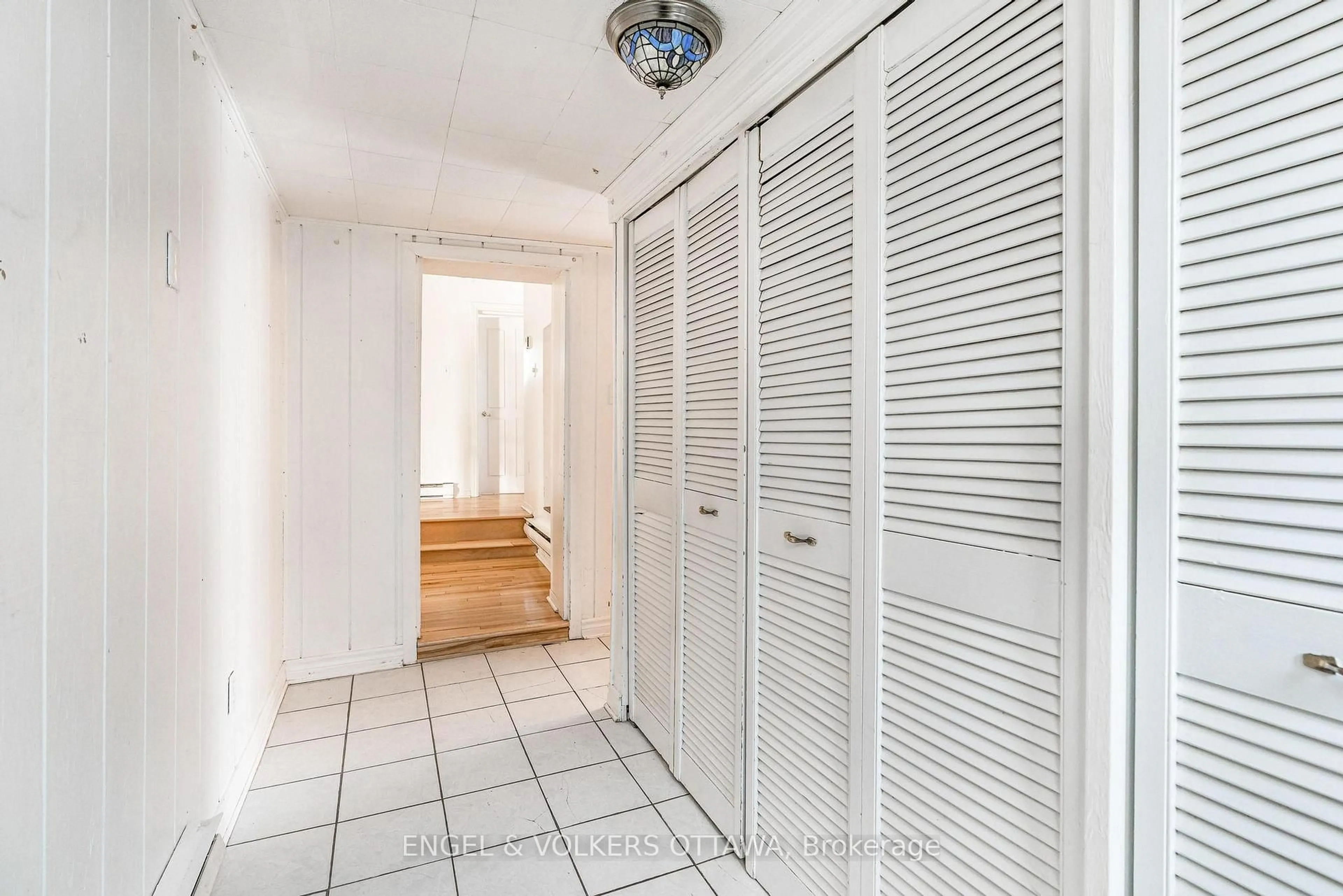 Unknown for 467 Edgeworth Ave, Ottawa Ontario K2B 5L2