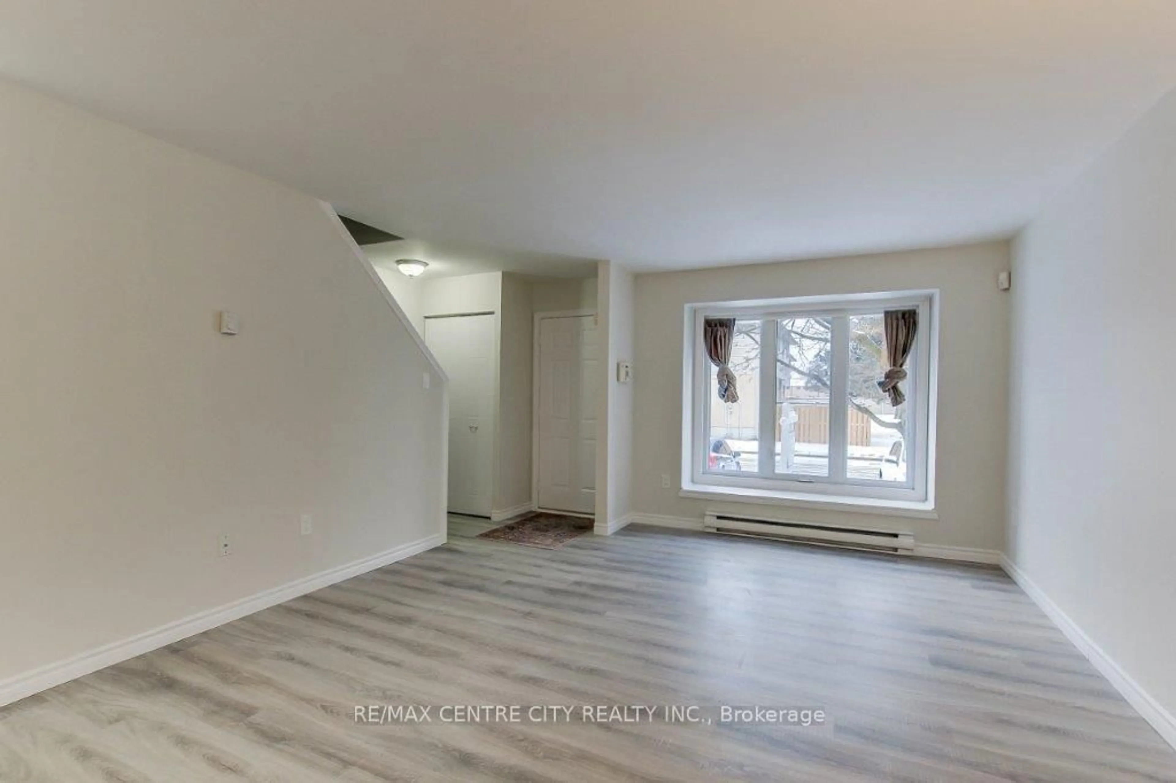 A pic of a room for 1290 Bentley Dr #28, London East Ontario N5V 4M3