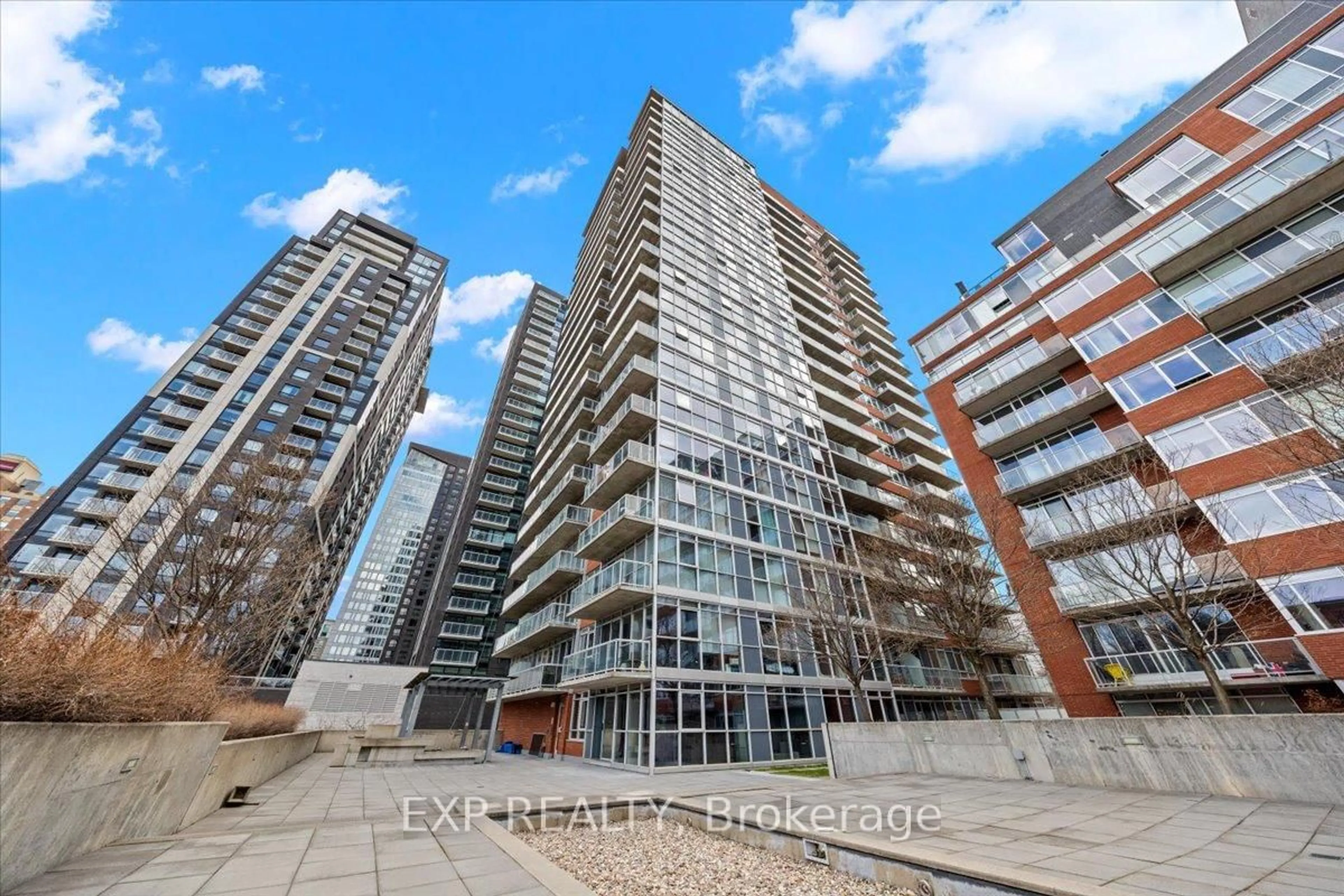 A pic from outside/outdoor area/front of a property/back of a property/a pic from drone, city buildings view from balcony for 179 GEORGE St #603, Ottawa Ontario K1N 1J8