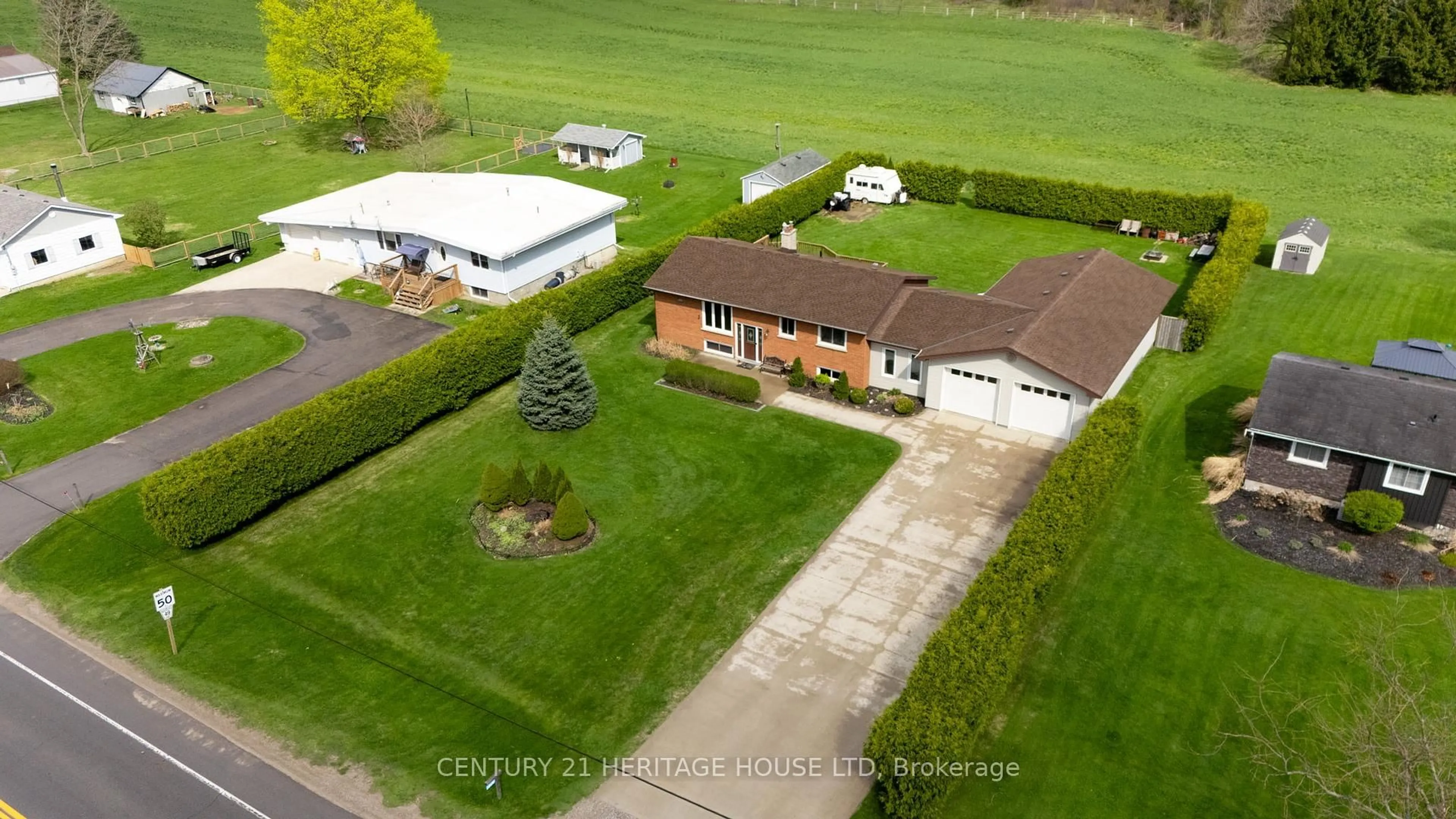 A pic from outside/outdoor area/front of a property/back of a property/a pic from drone, unknown for 2720 Catherine St, Thames Centre Ontario N0L 1G4