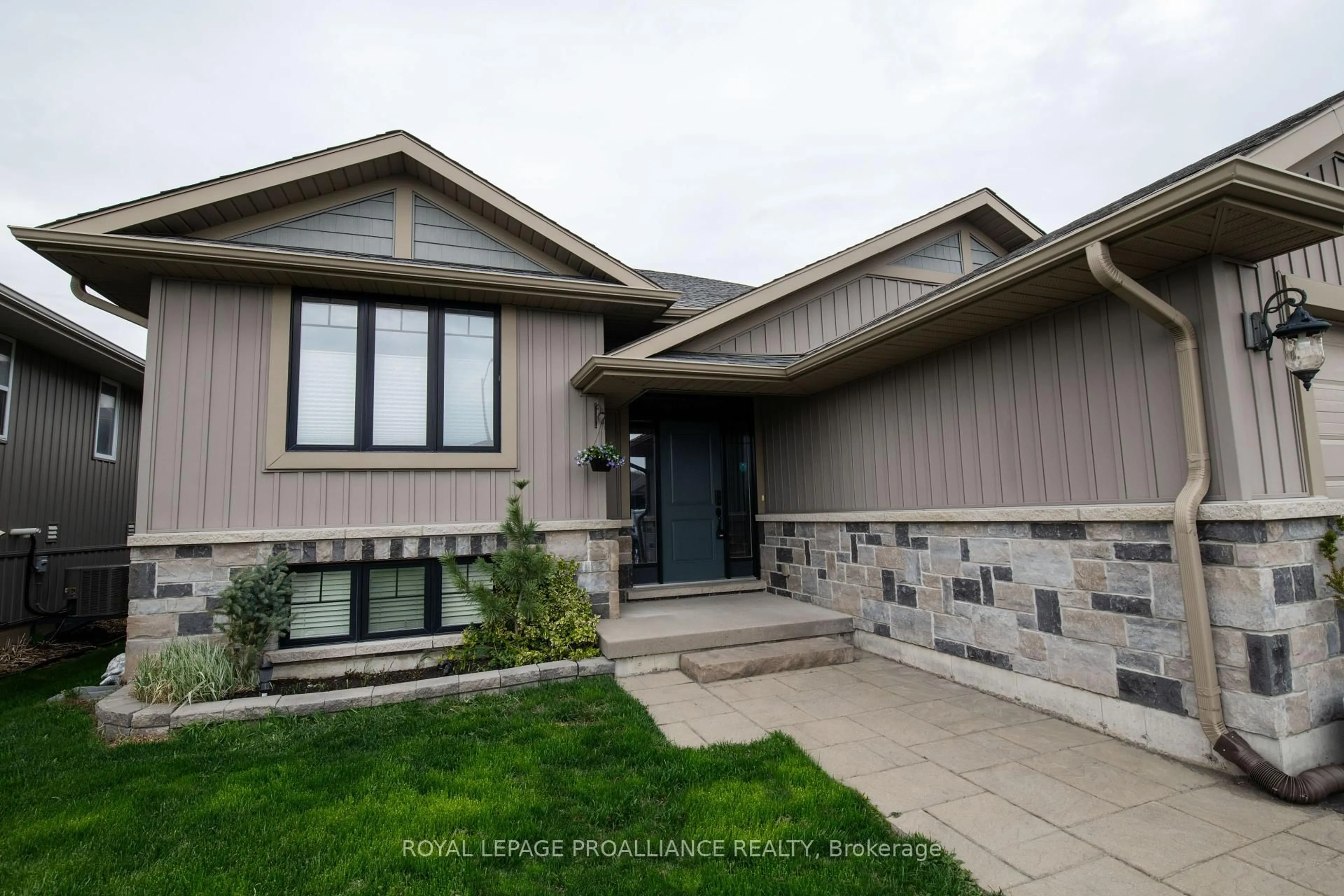 Home with vinyl exterior material, street for 28 Butternut Crt, Belleville Ontario K8P 0C5
