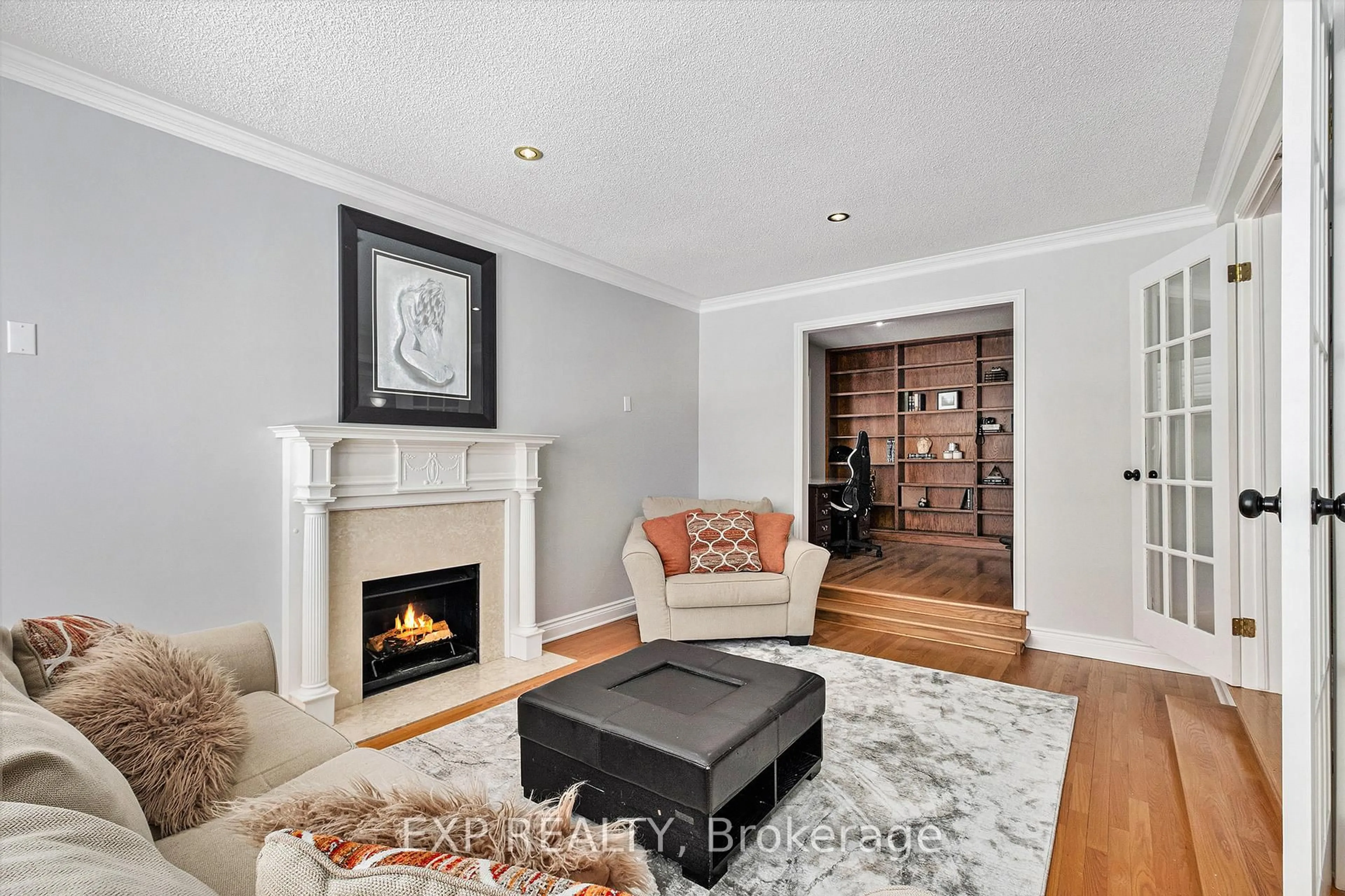 Living room with furniture, unknown for 135 Lanigan Cres, Stittsville Ontario K2S 1G9