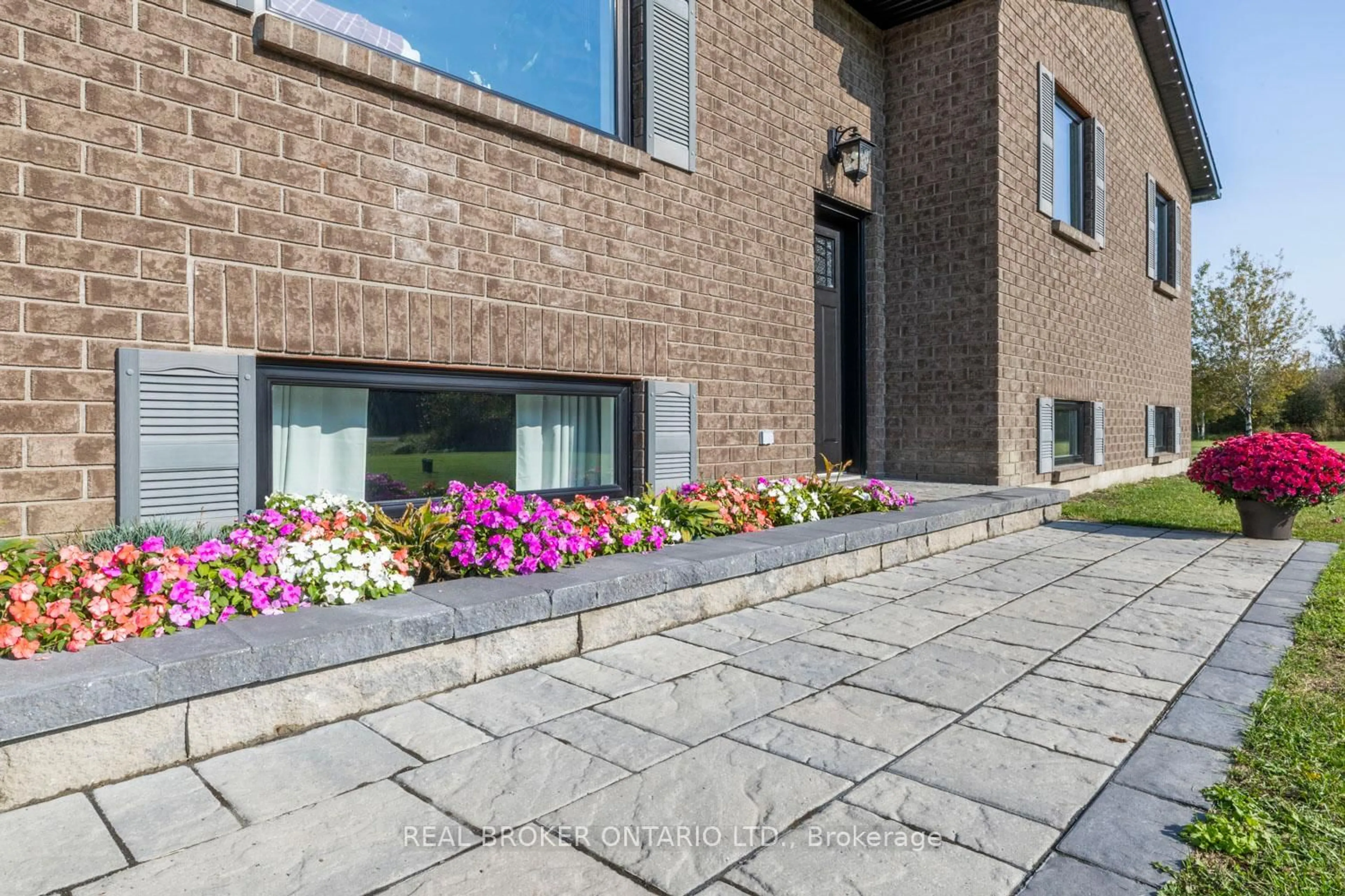 Patio, street for 883 Craig Rd, North Grenville Ontario K0G 1S0