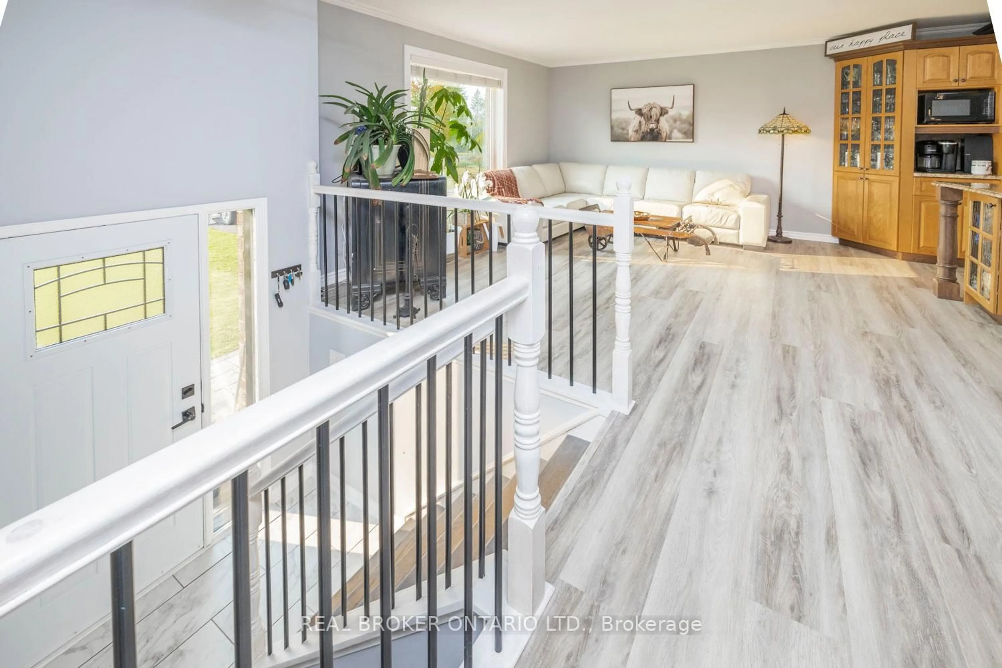 Indoor entryway for 883 Craig Rd, North Grenville Ontario K0G 1S0
