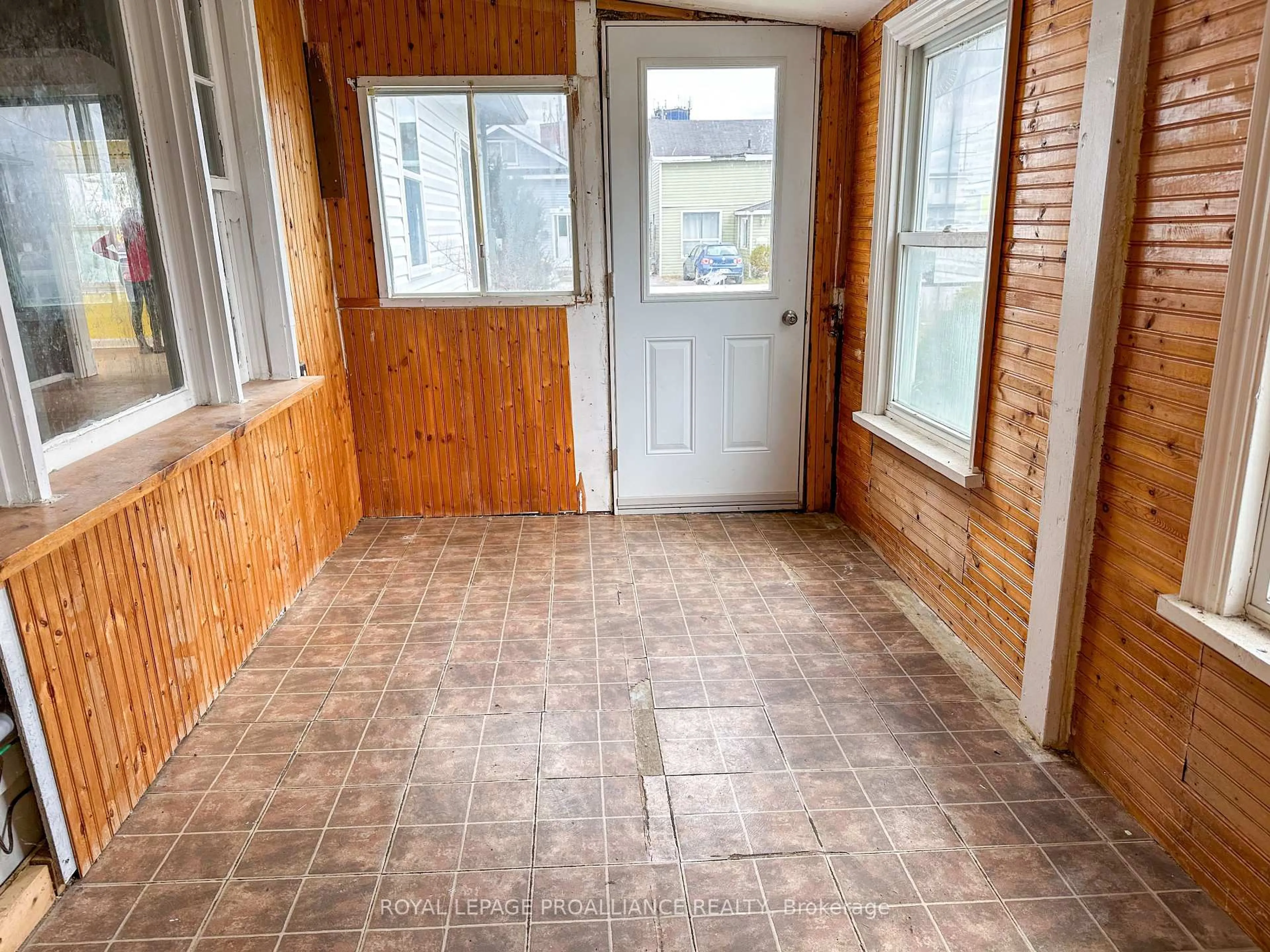 Indoor entryway for 12 College St, Quinte West Ontario K8V 1P7