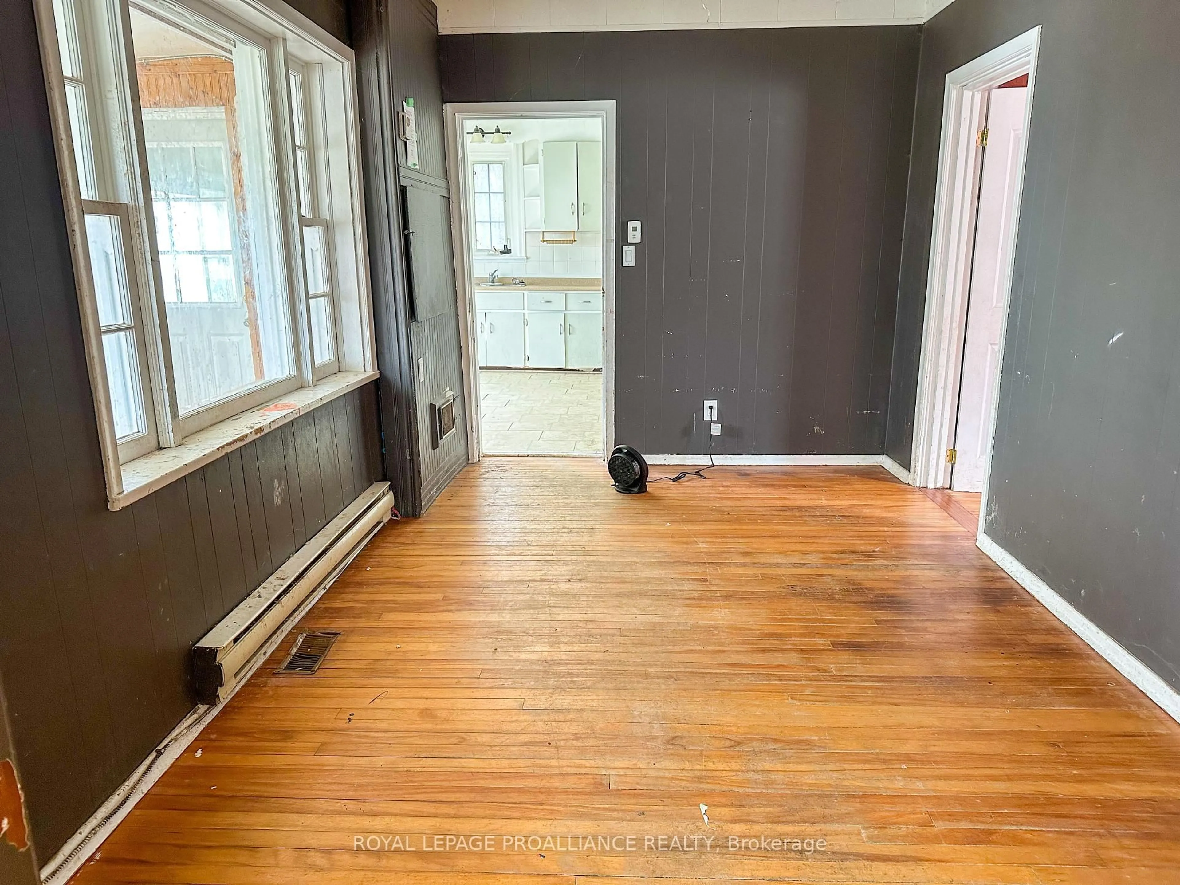 Indoor entryway for 12 College St, Quinte West Ontario K8V 1P7