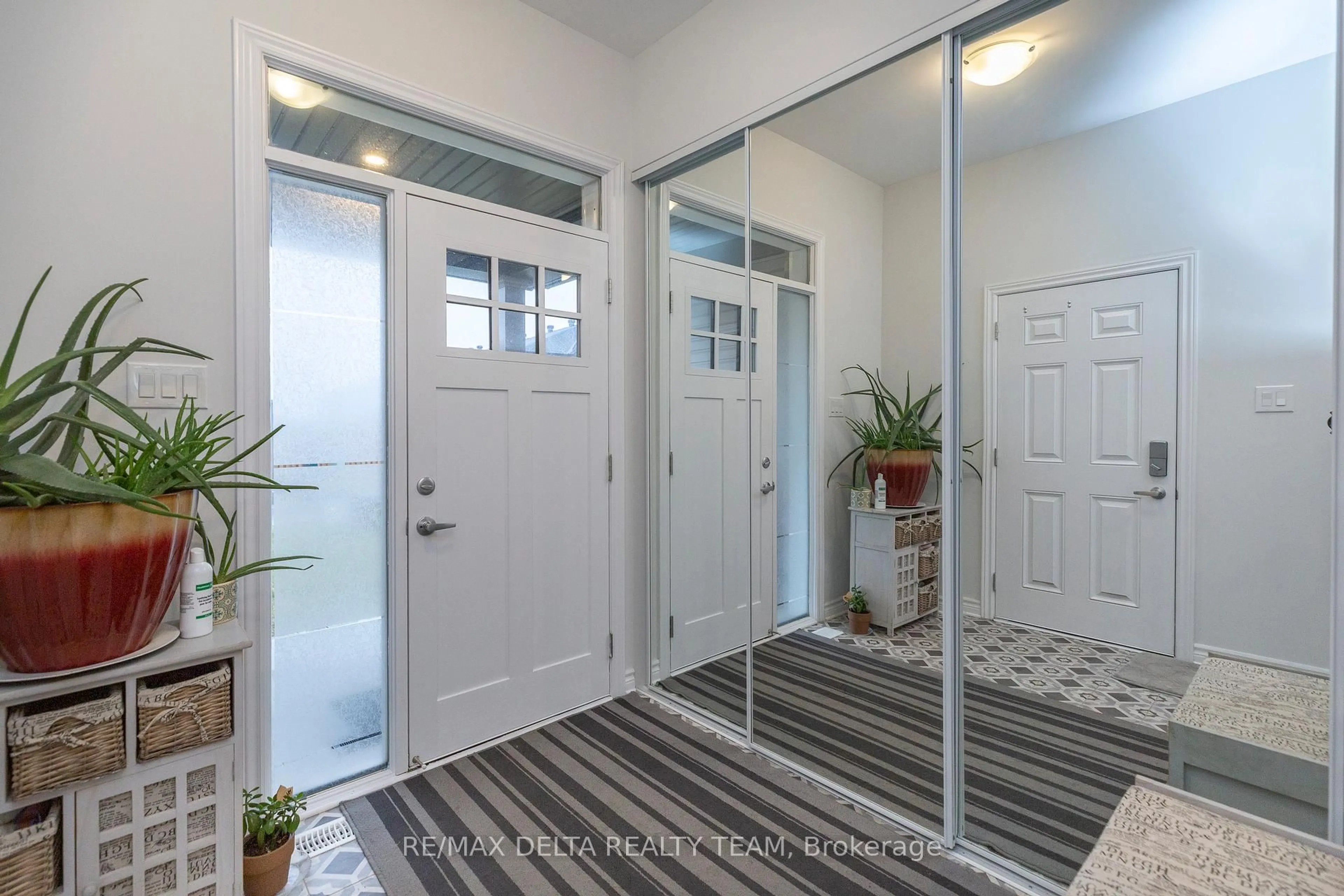 Indoor entryway for 310 Guppy Grve, Orleans Ontario K4A 5G8
