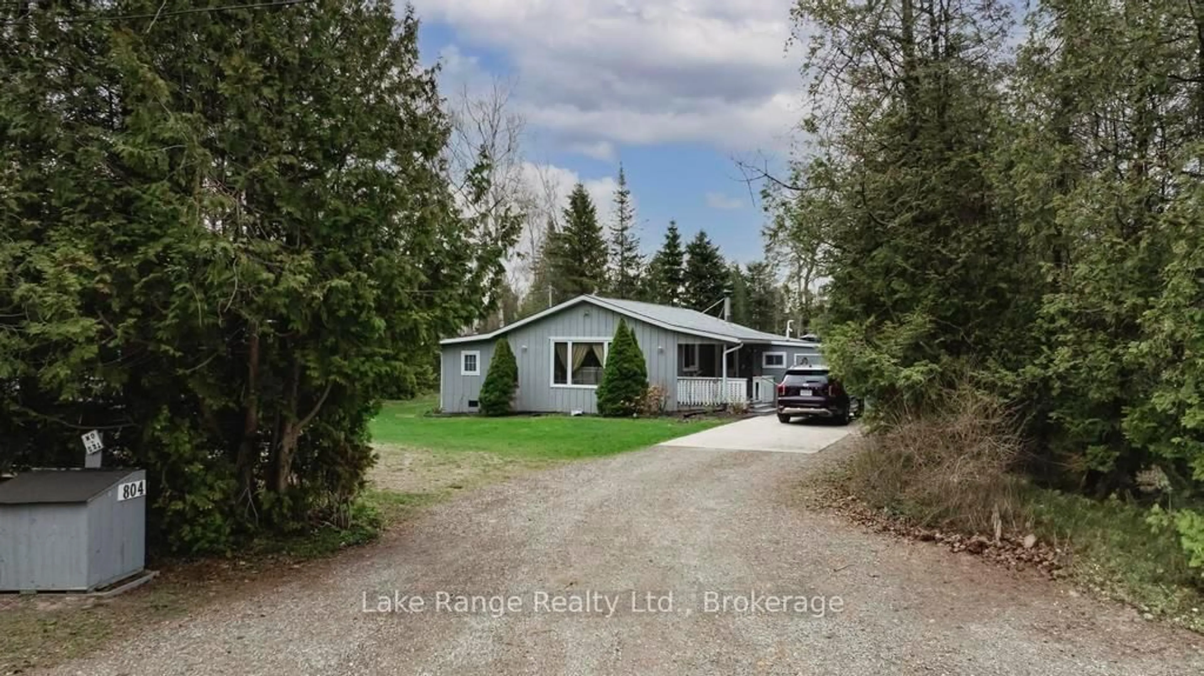 A pic from outside/outdoor area/front of a property/back of a property/a pic from drone, unknown for 804 Meadow Pl, Huron-Kinloss Ontario N2Z 2X3