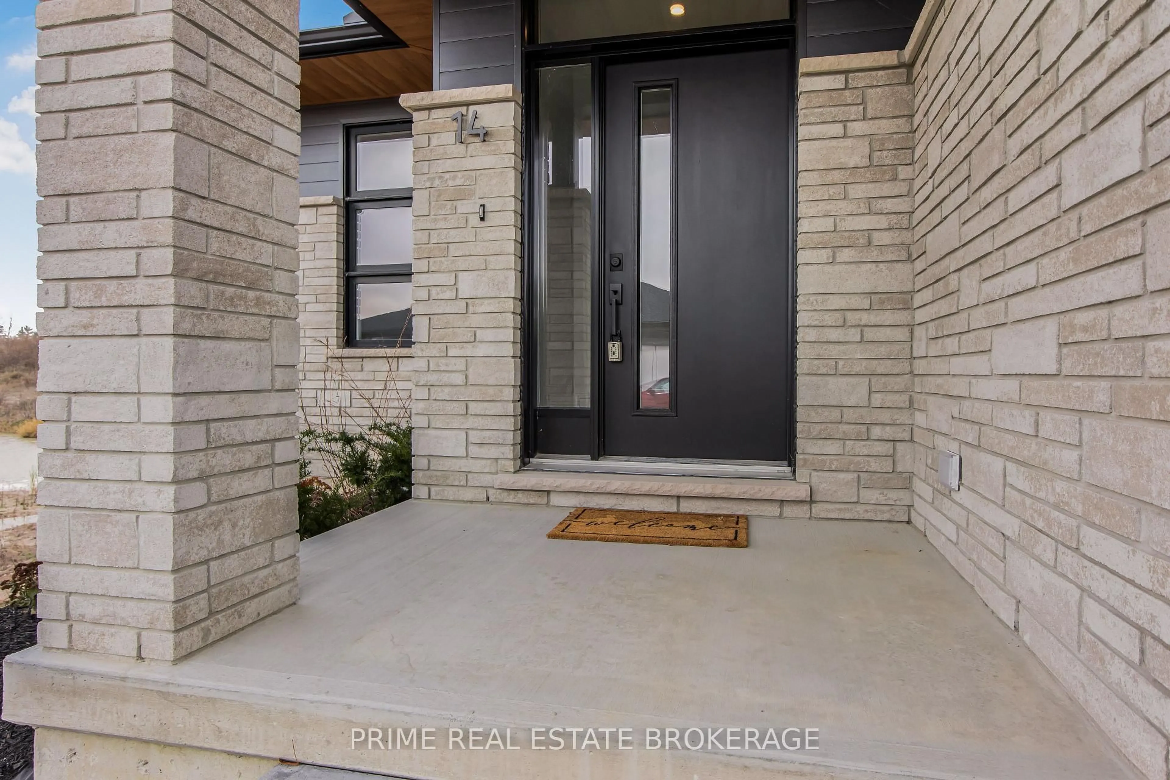 Indoor entryway for 14 COASTAL Cres #49, Lambton Shores Ontario N0M 1T0