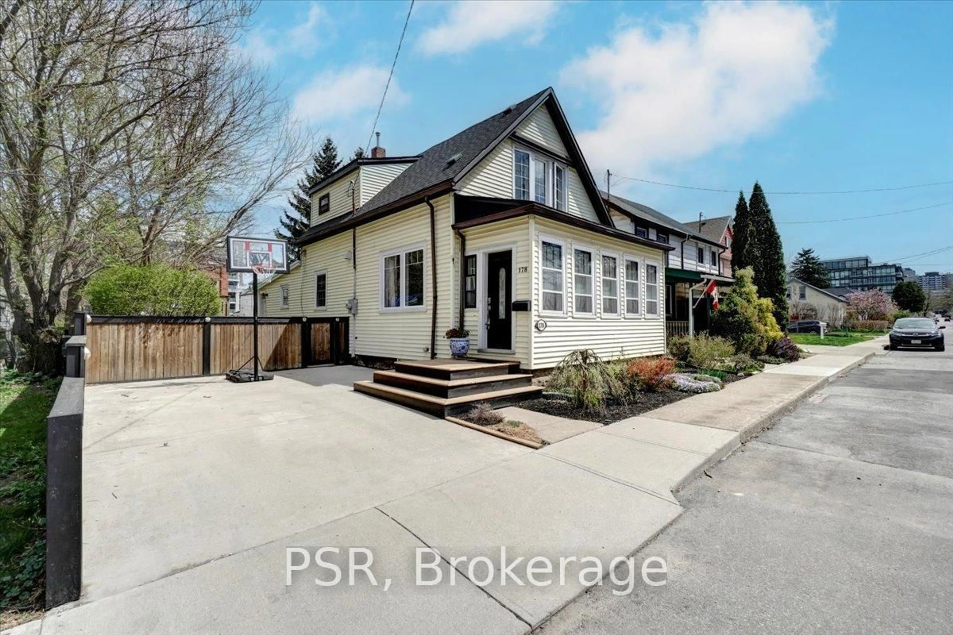 Unknown for 178 Canada St, Hamilton Ontario L8P 1P6