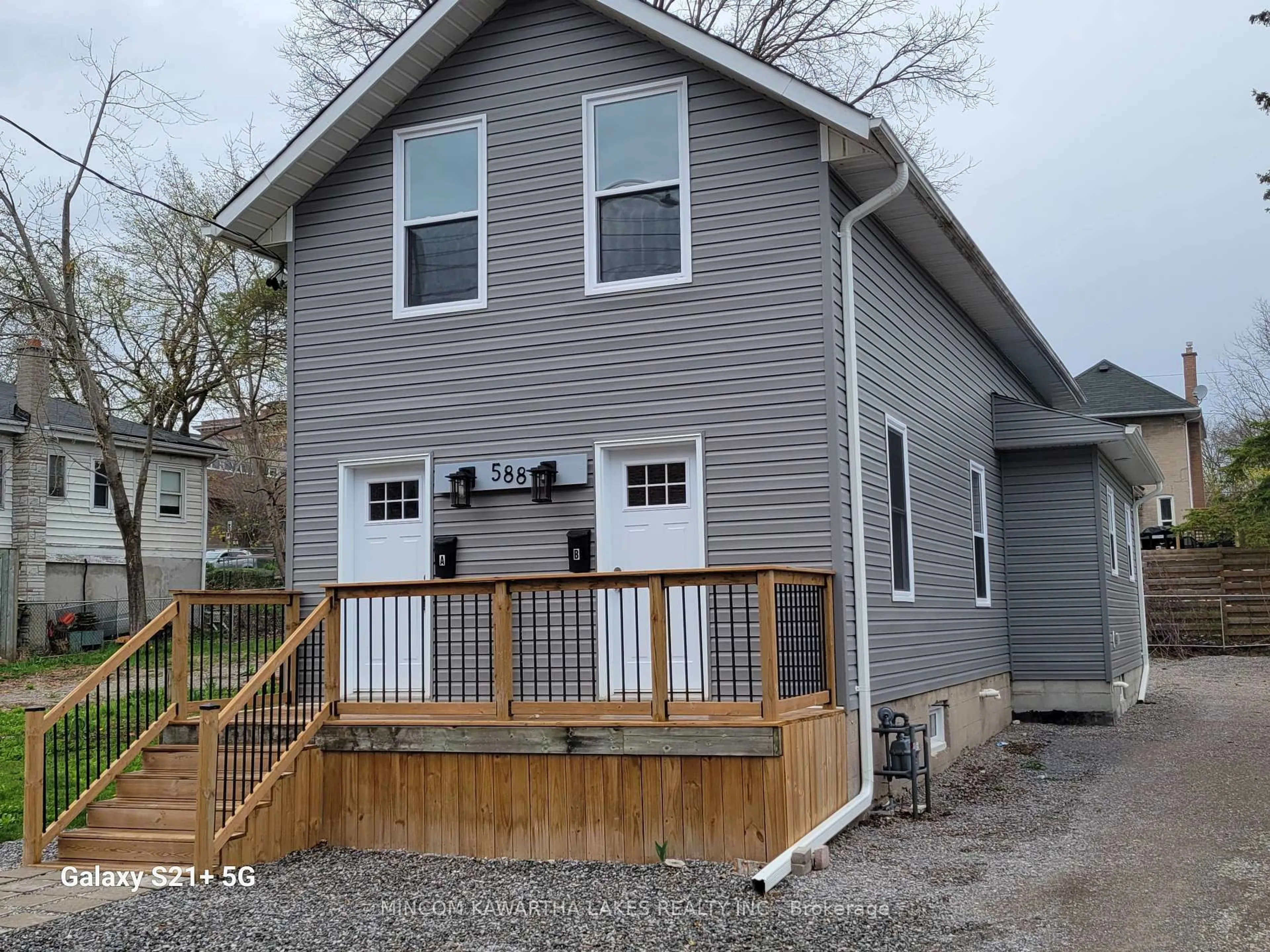 Home with vinyl exterior material, street for 588 Wolfe St, Peterborough Central Ontario K9J 2L8