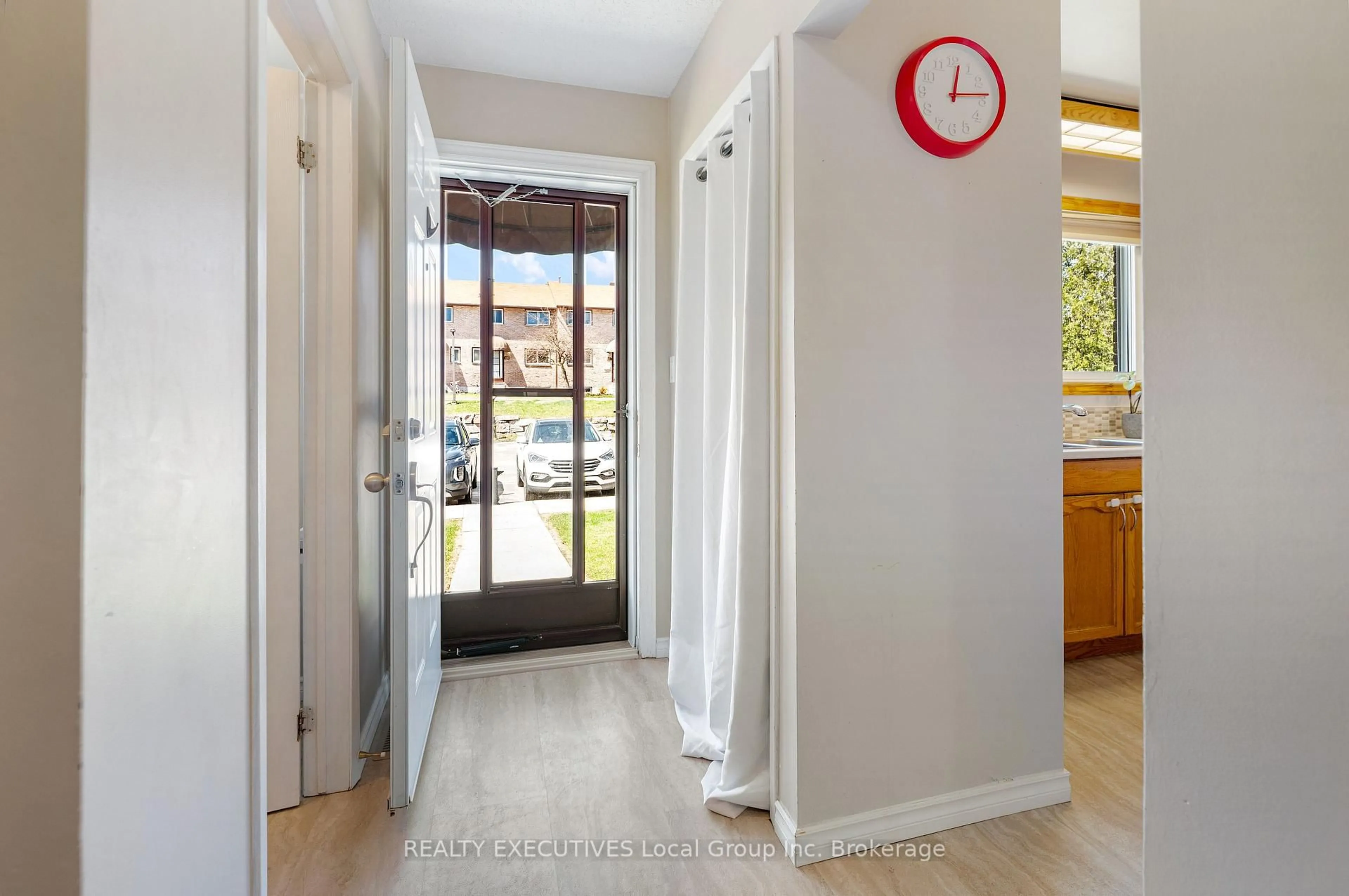 Indoor entryway for 346 WICKSTEAD Ave #10, North Bay Ontario P1A 3L8