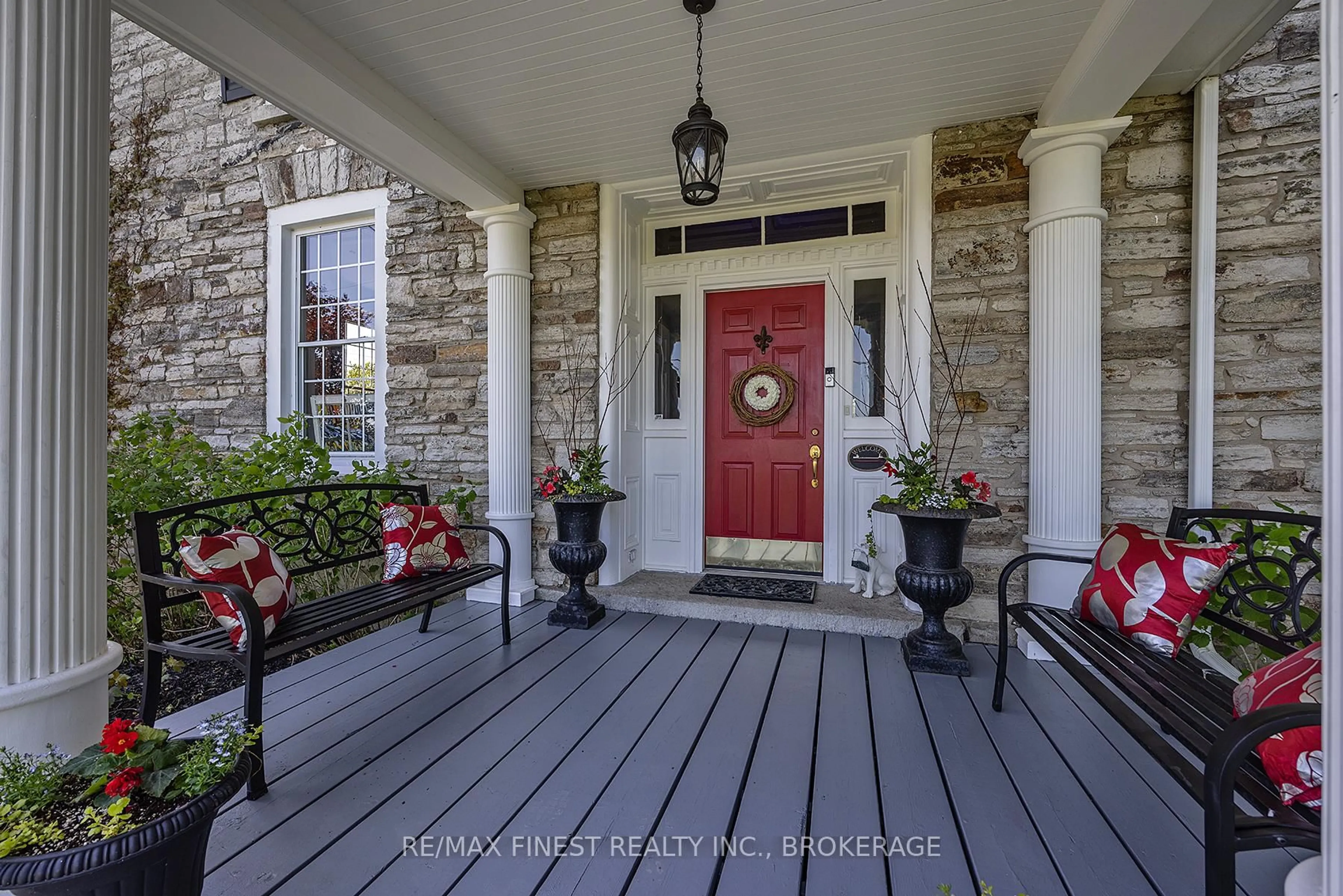 Indoor entryway for 221 Highway 15 N/A, Front of Leeds & Seeleys Bay Ontario K0H 2N0