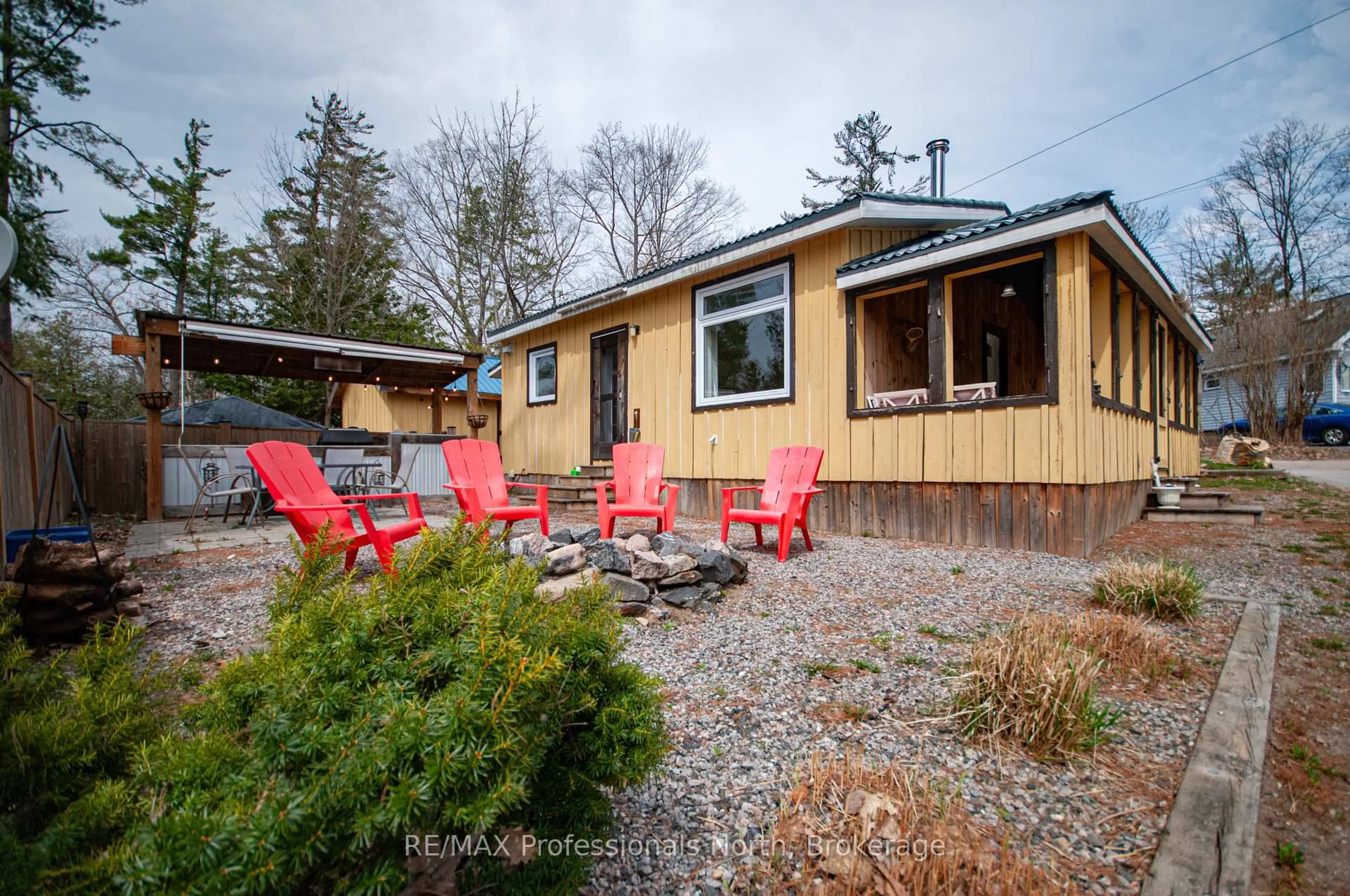 Patio, unknown for 1011 PORTAGE St #2, Muskoka Lakes Ontario P0C 1A0