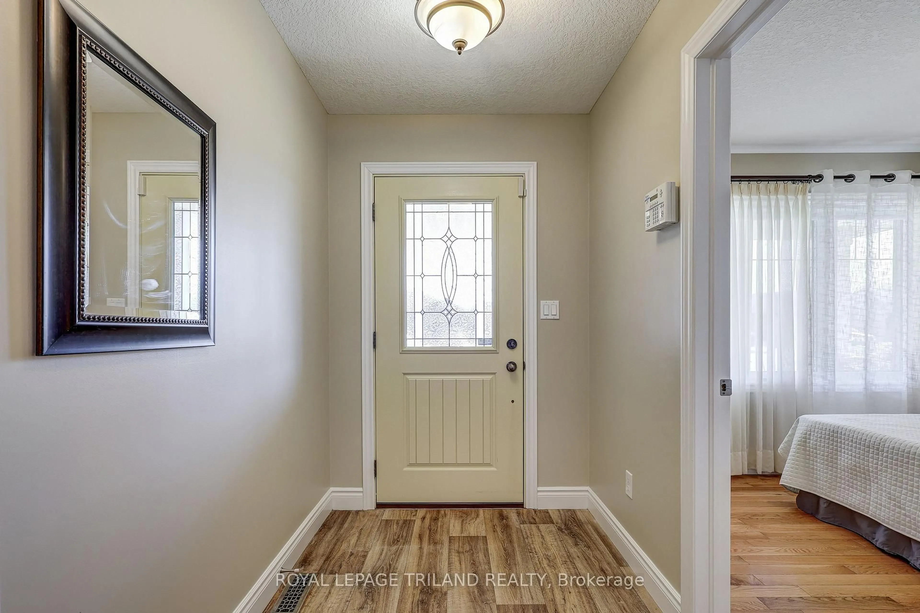 Indoor entryway for 48 AMBLESIDE Dr, St. Thomas Ontario N5P 4K3
