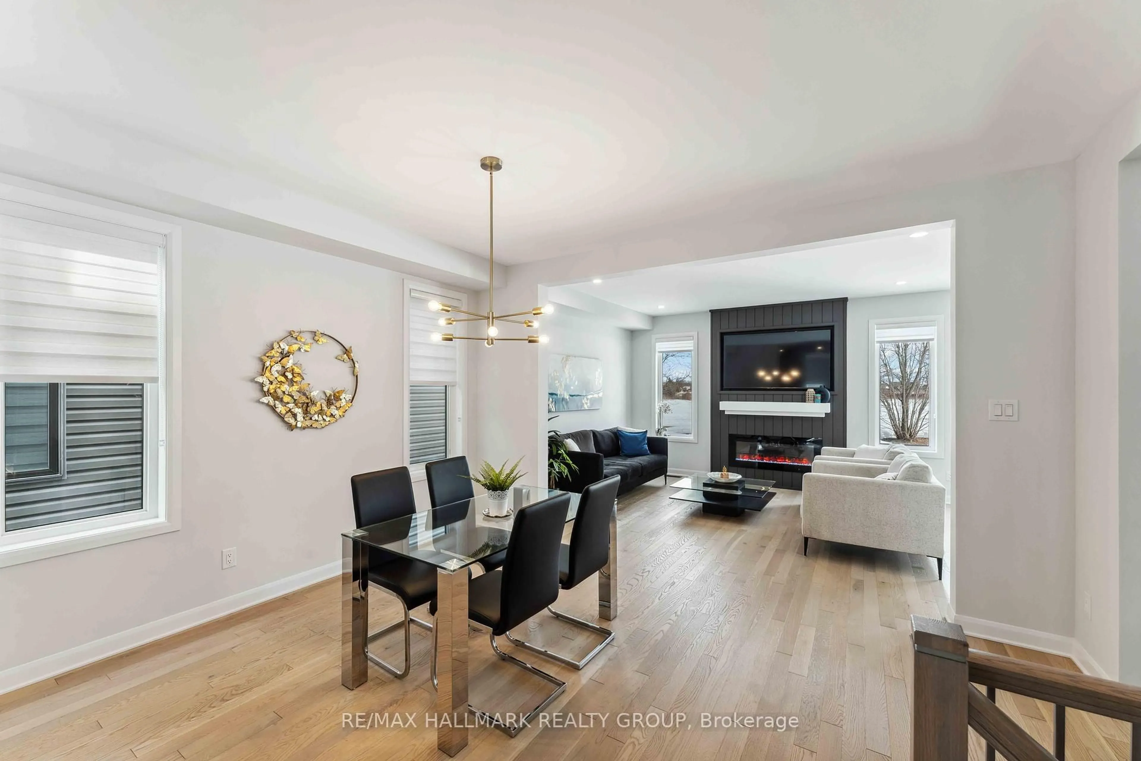 Living room with furniture, wood/laminate floor for 1012 Jubilation Crt, Ottawa Ontario K4A 5K4