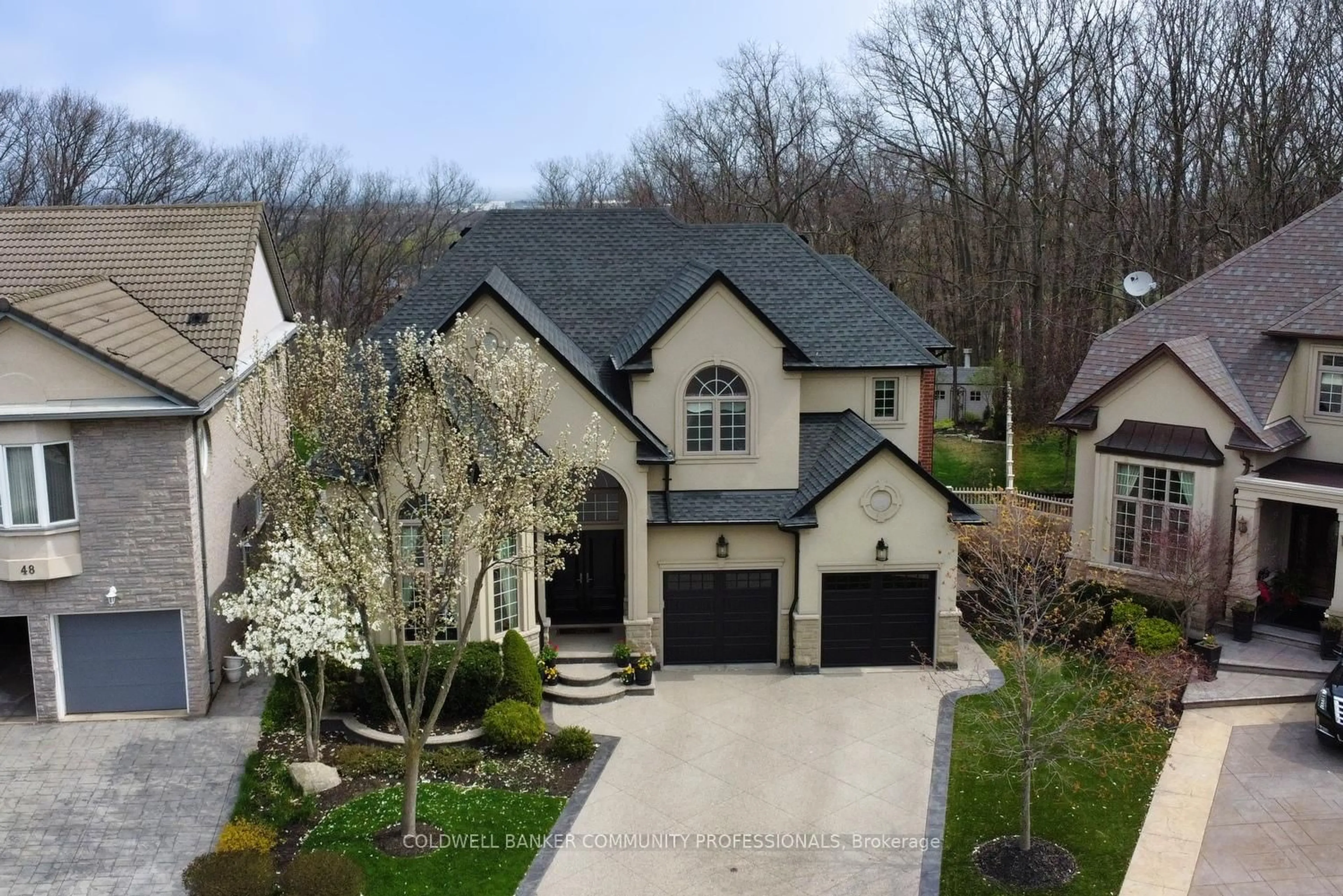 A pic from outside/outdoor area/front of a property/back of a property/a pic from drone, street for 46 Orr Cres, Hamilton Ontario L8G 5C5