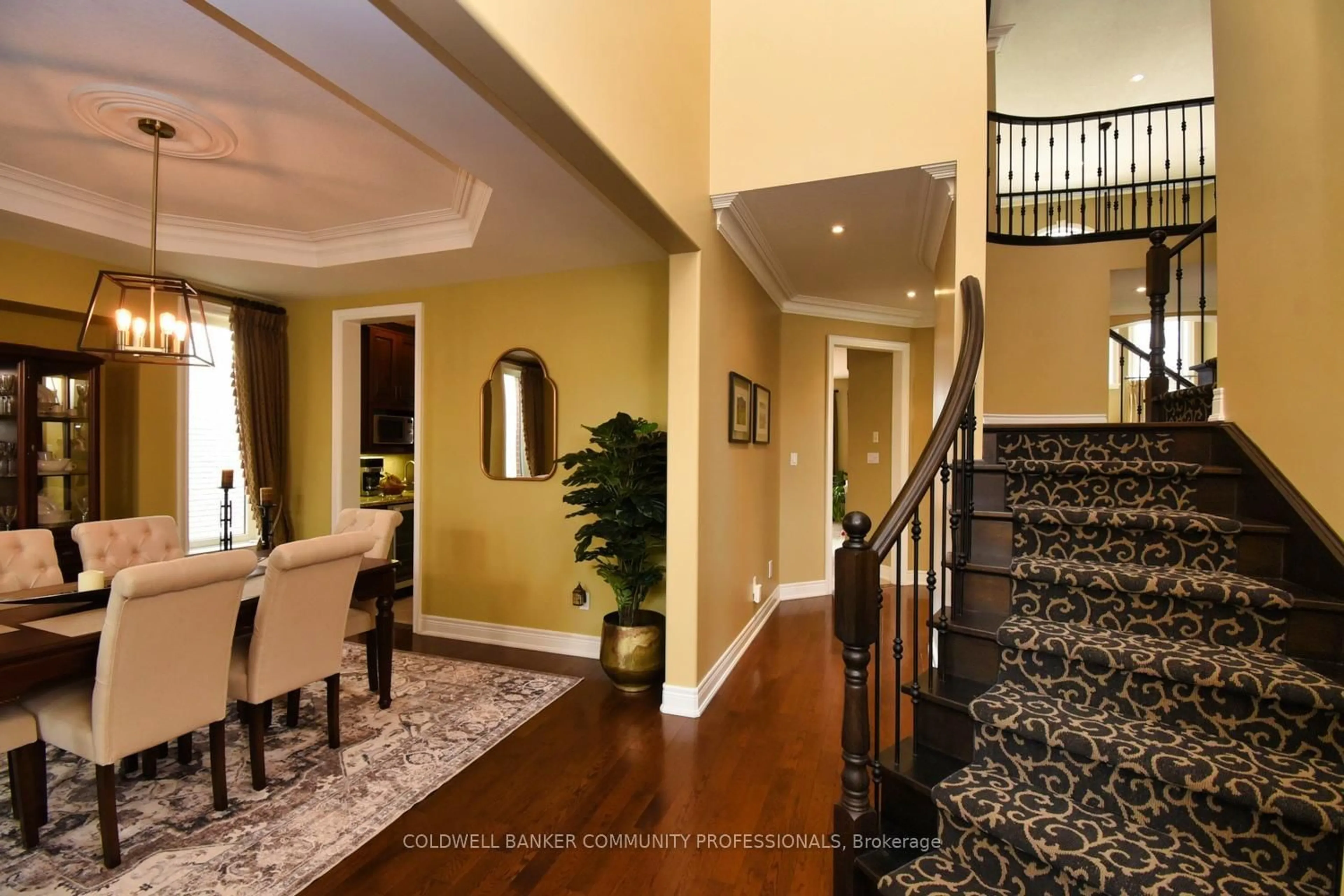 Indoor foyer for 46 Orr Cres, Hamilton Ontario L8G 5C5