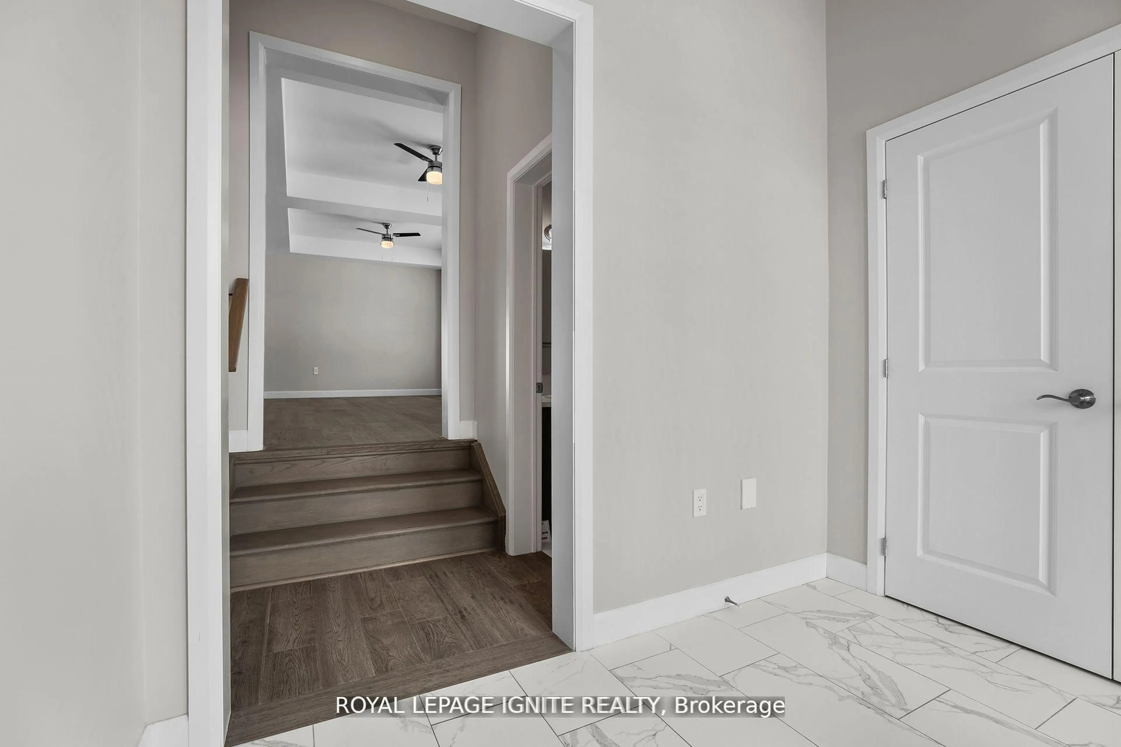 Indoor entryway for 641 Lemay Grve, Peterborough North Ontario K9K 0G9