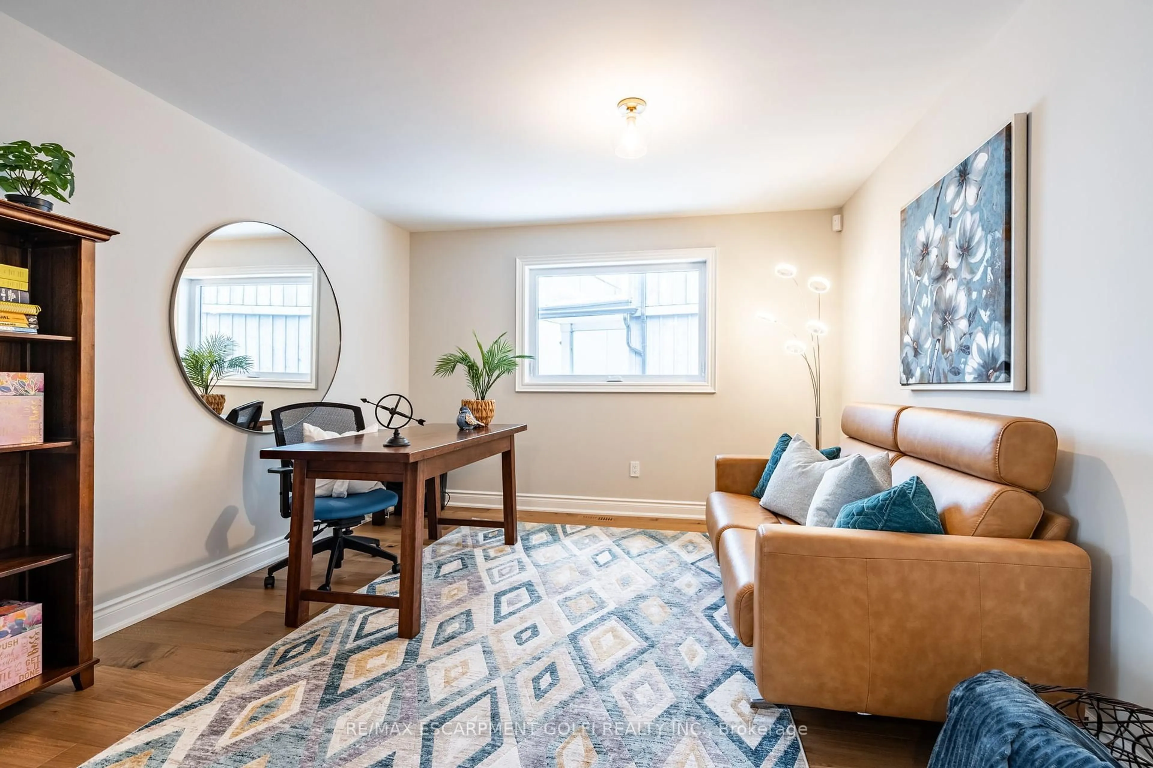 Living room with furniture, unknown for 144 Lakeside Dr, Grimsby Ontario L3M 2L5