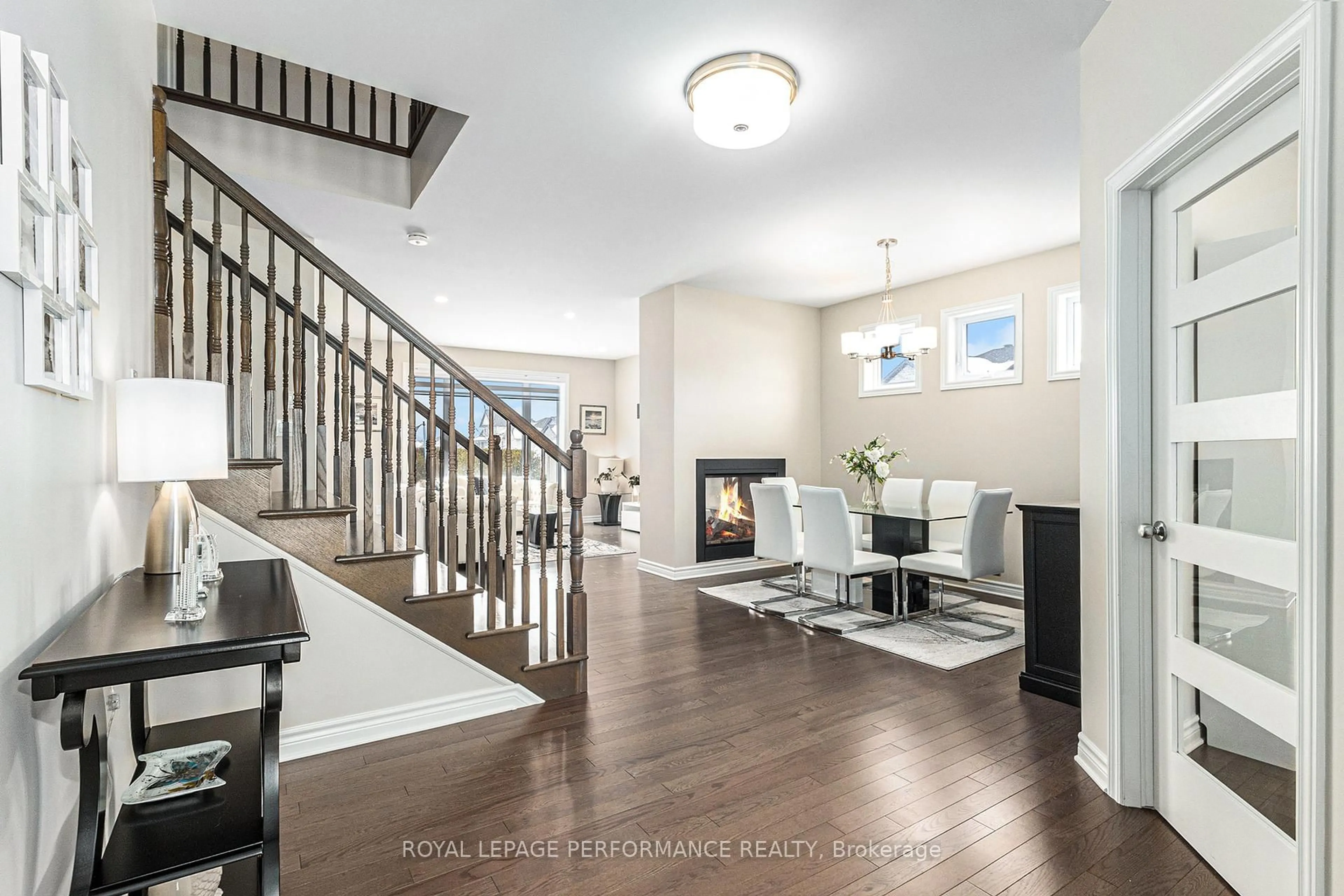 Indoor entryway for 700 Namur St, Russell Ontario K0A 1W0