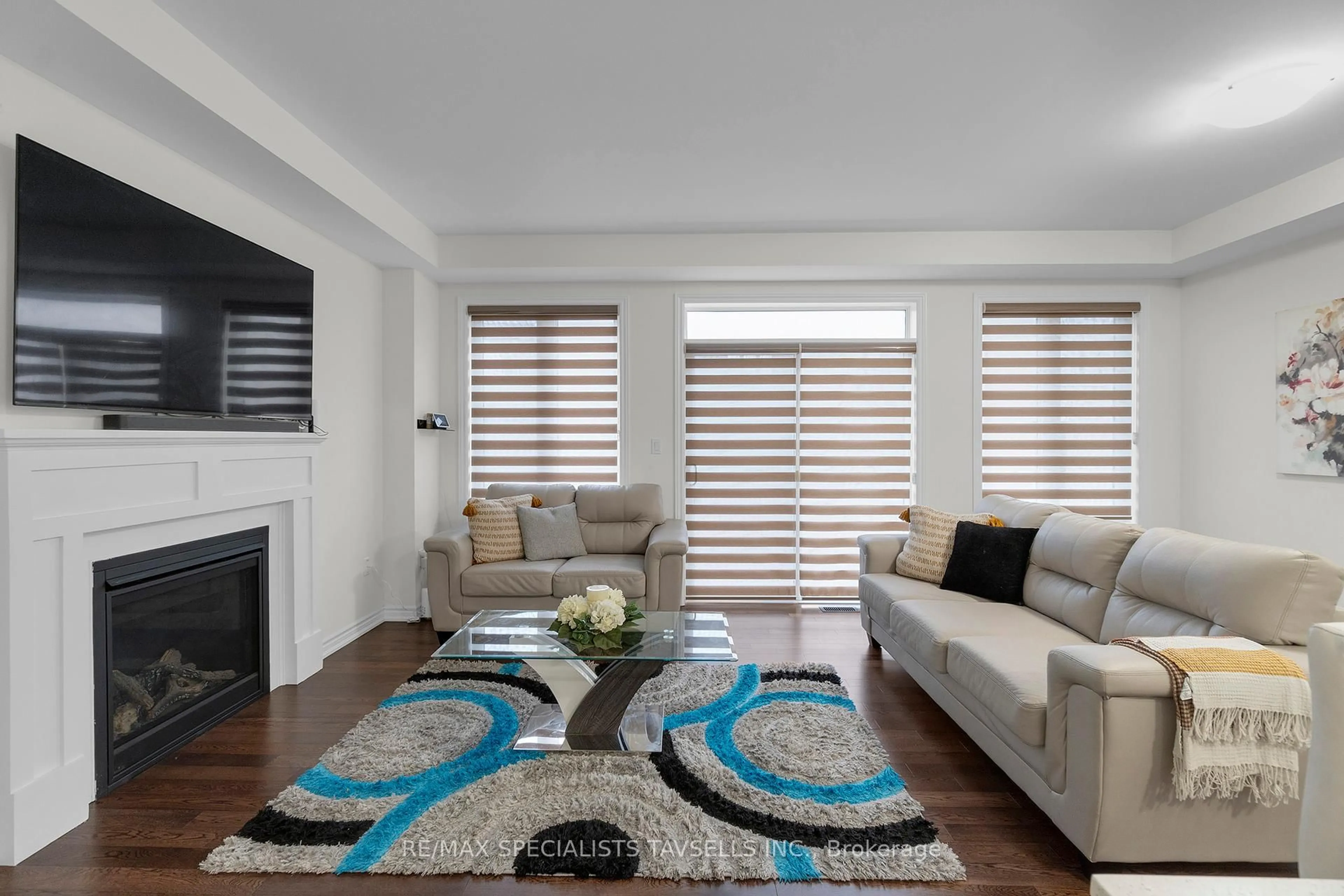 Living room with furniture, unknown for 12 Spiers Rd, Erin Ontario N0B 1T0
