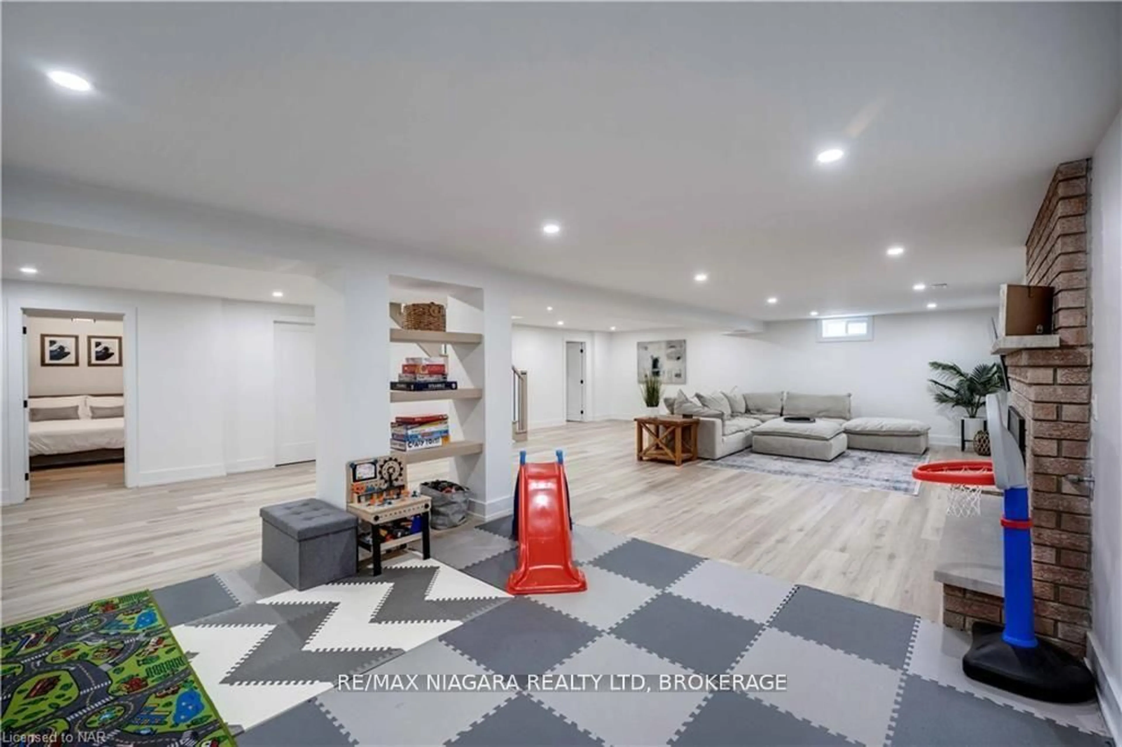 Unknown for 42 BERKWOOD Pl, Pelham Ontario L0S 1E2