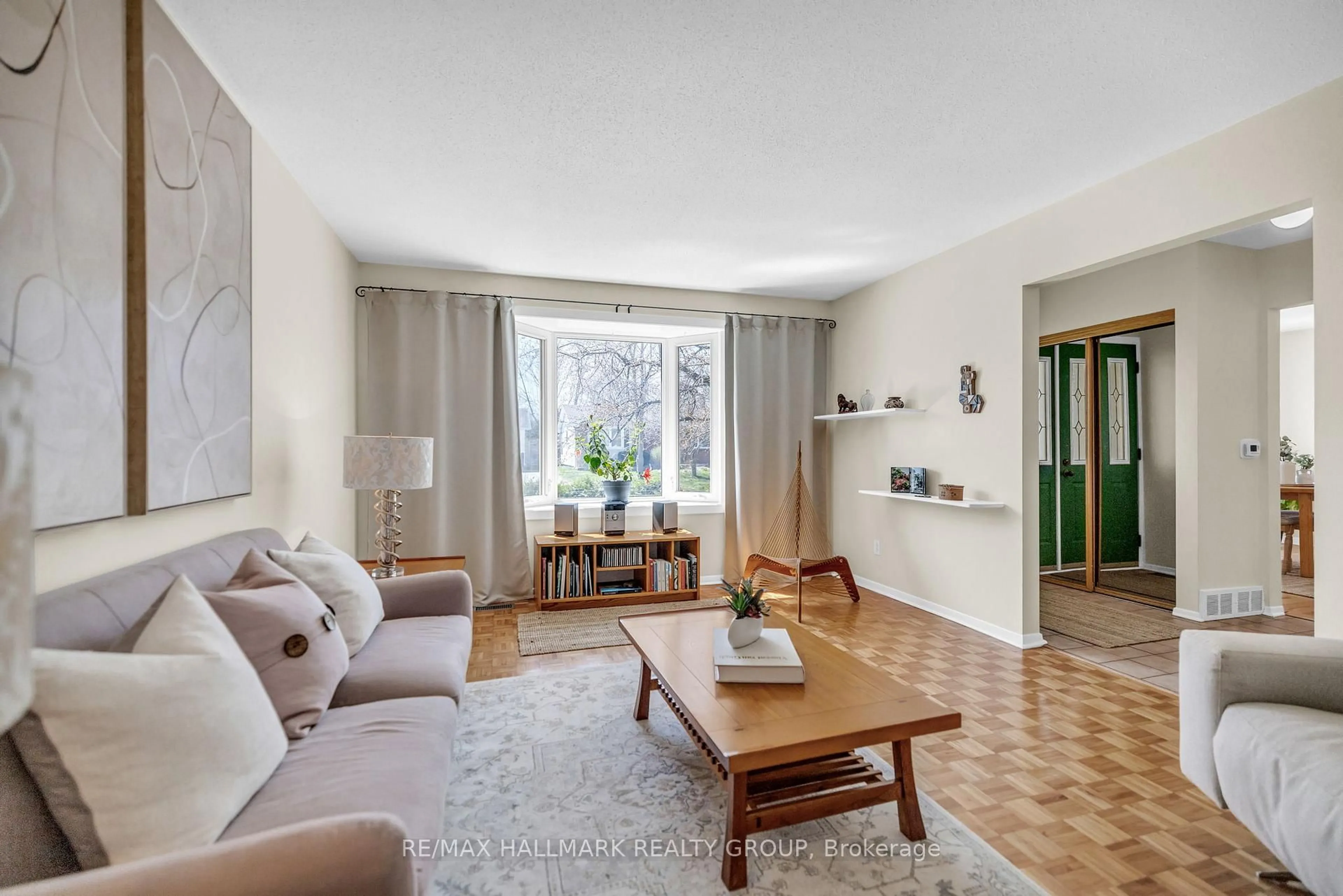 Living room with furniture, unknown for 2163 Fillmore Cres, Ottawa Ontario K1J 6A1