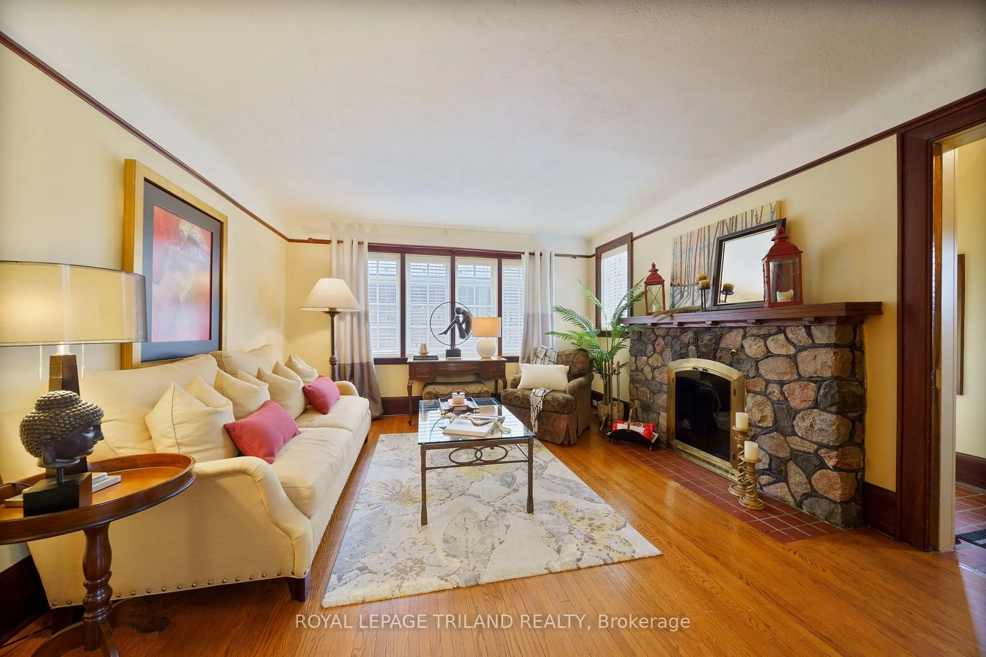 Living room with furniture, unknown for 377 Cheapside St, London East Ontario N5Y 3W9