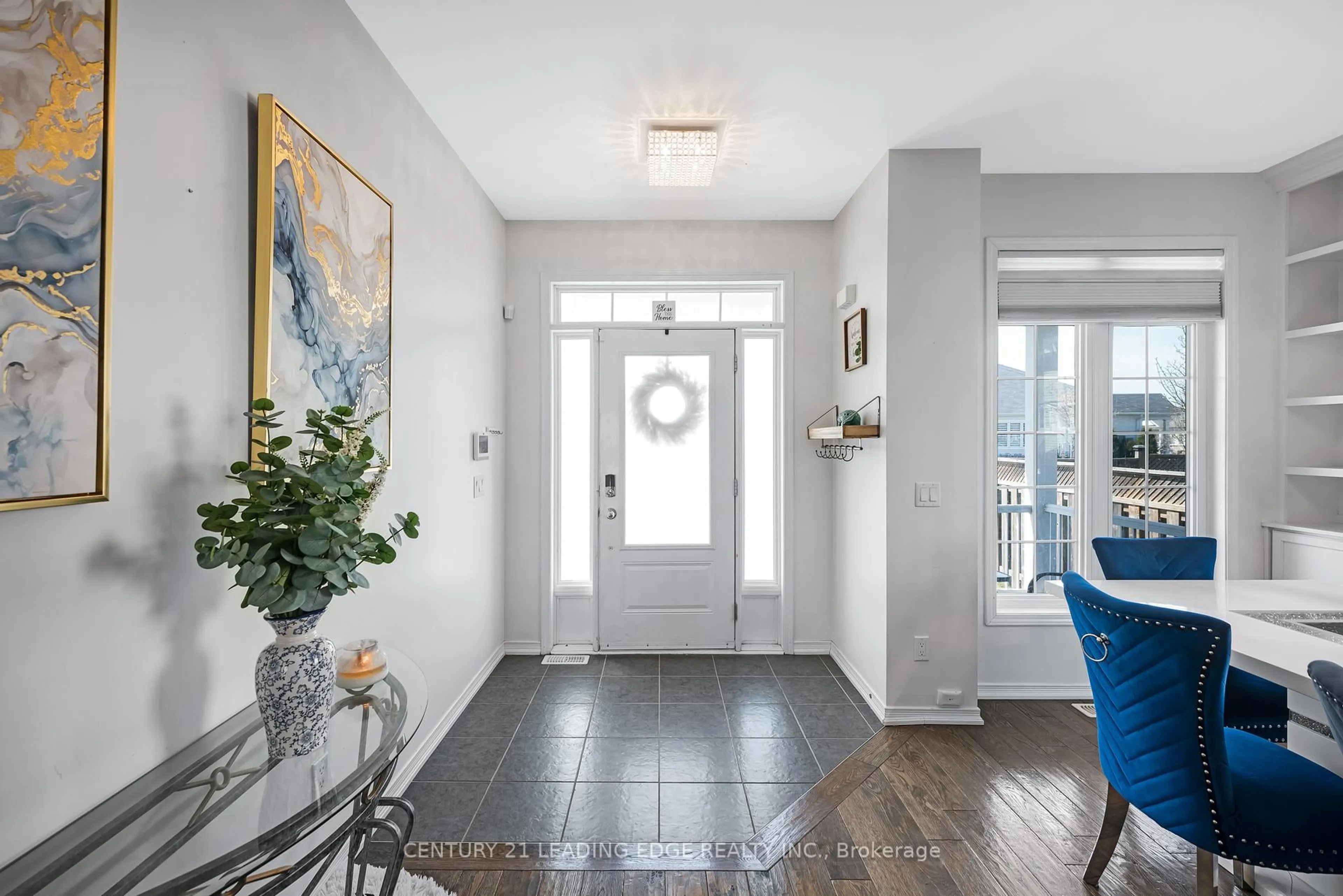 Indoor entryway for 720 Fisher St, Cobourg Ontario K9A 0H3