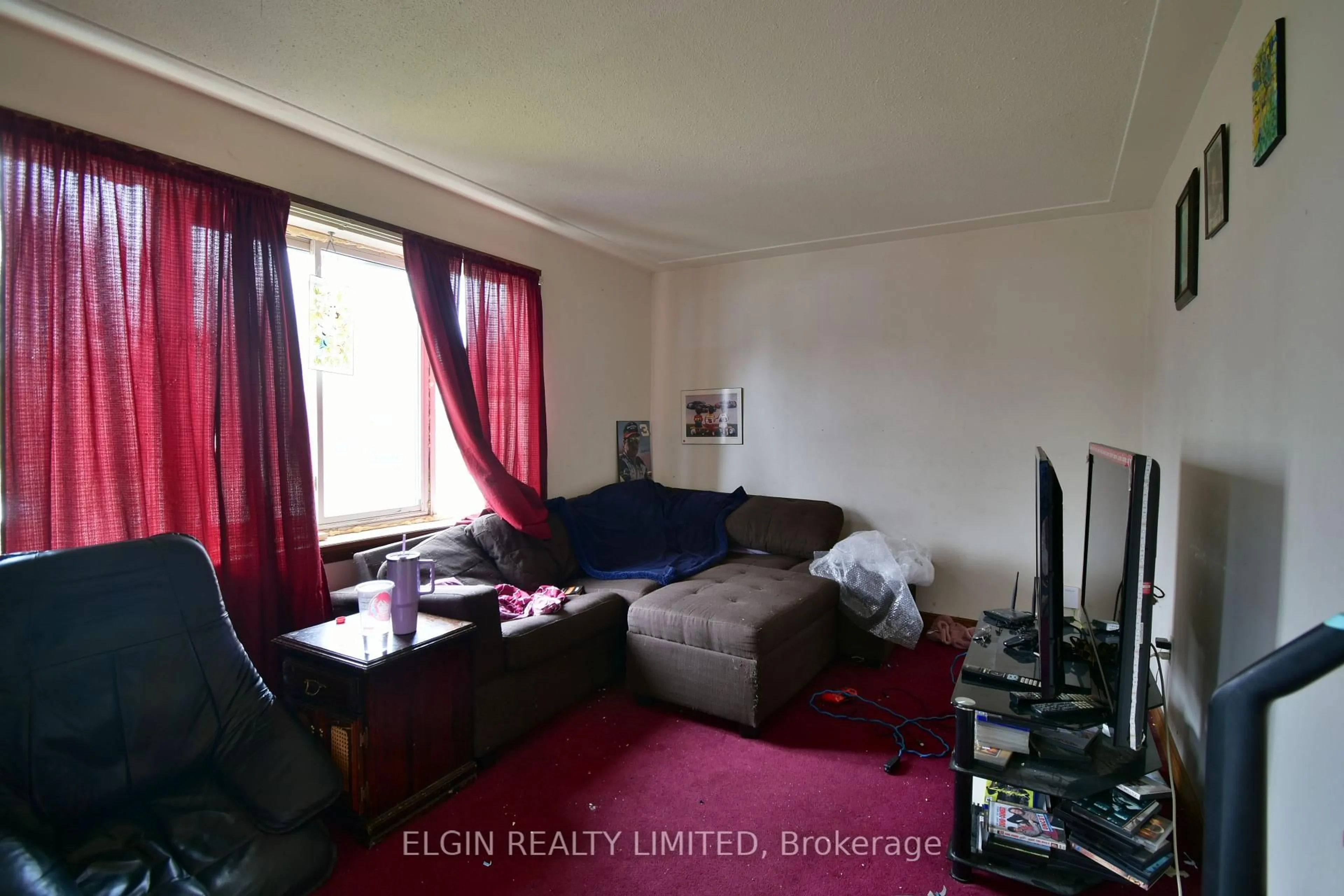 A pic of a room for 139 Mamelon St, London East Ontario N5Z 1Y2