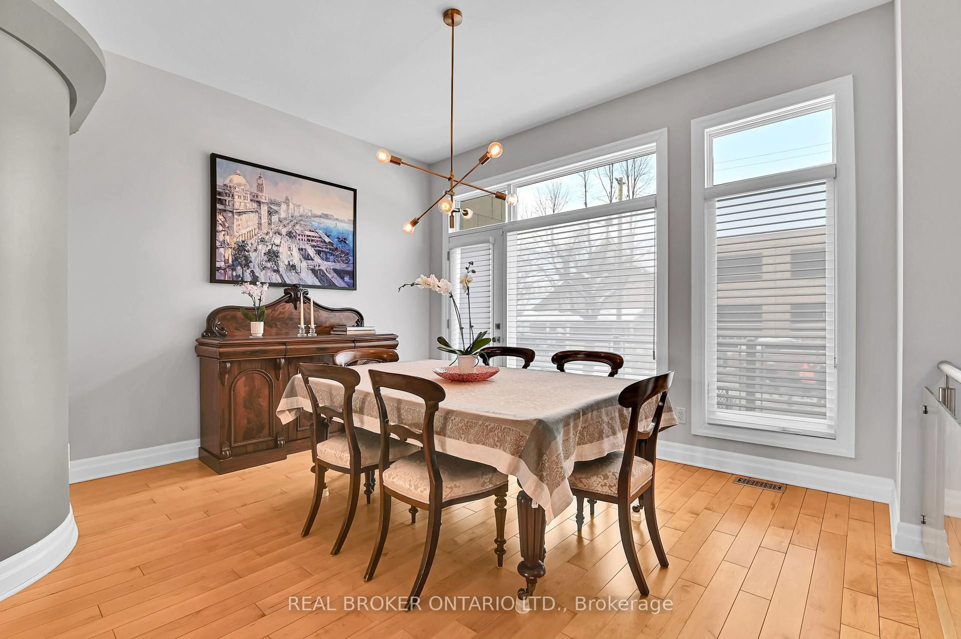 Dining room, wood/laminate floor for 190 Hopewell Ave, Ottawa Ontario K1Z 2Z5