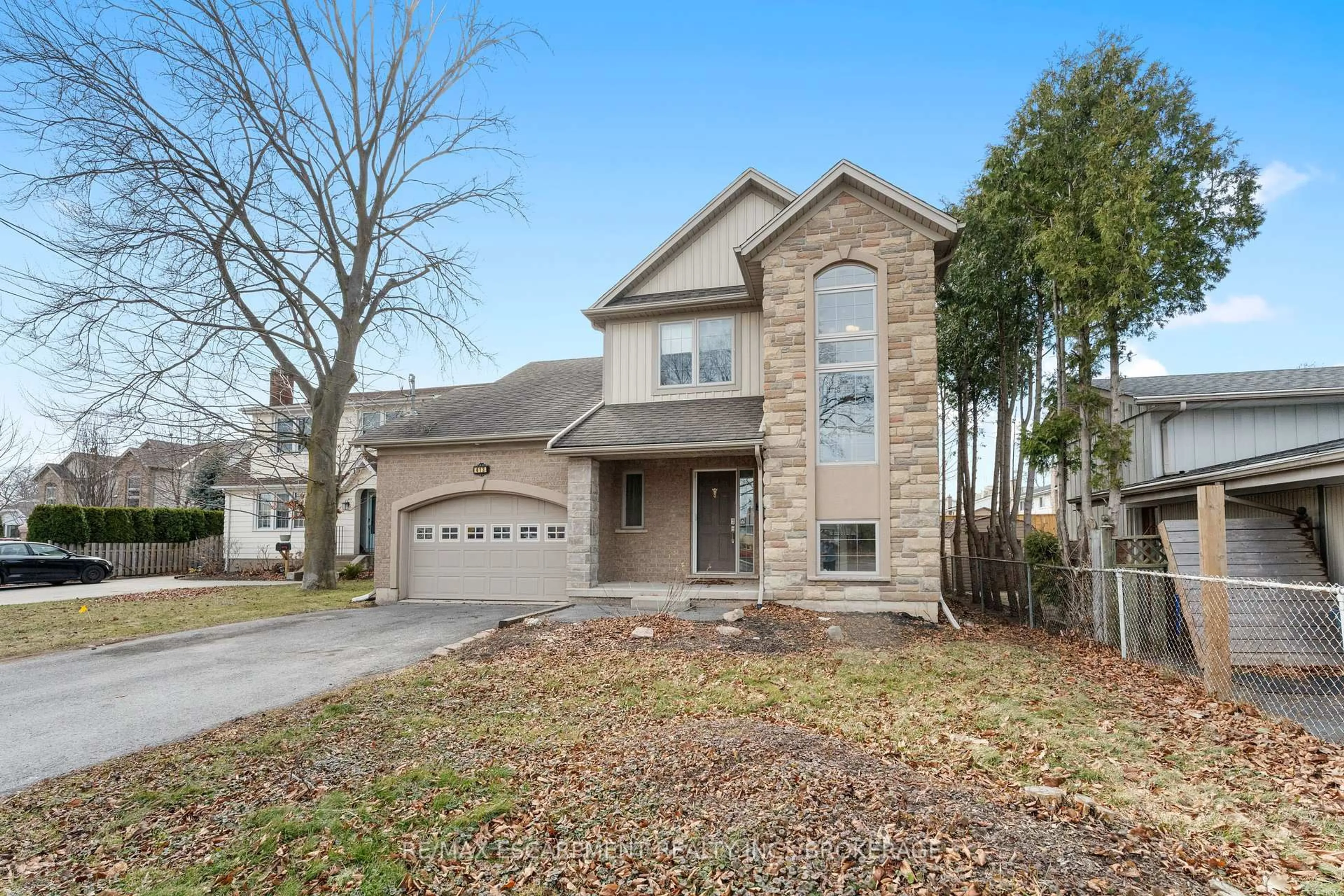 Home with brick exterior material, street for 413 Niagara St, St. Catharines Ontario L2M 4V9