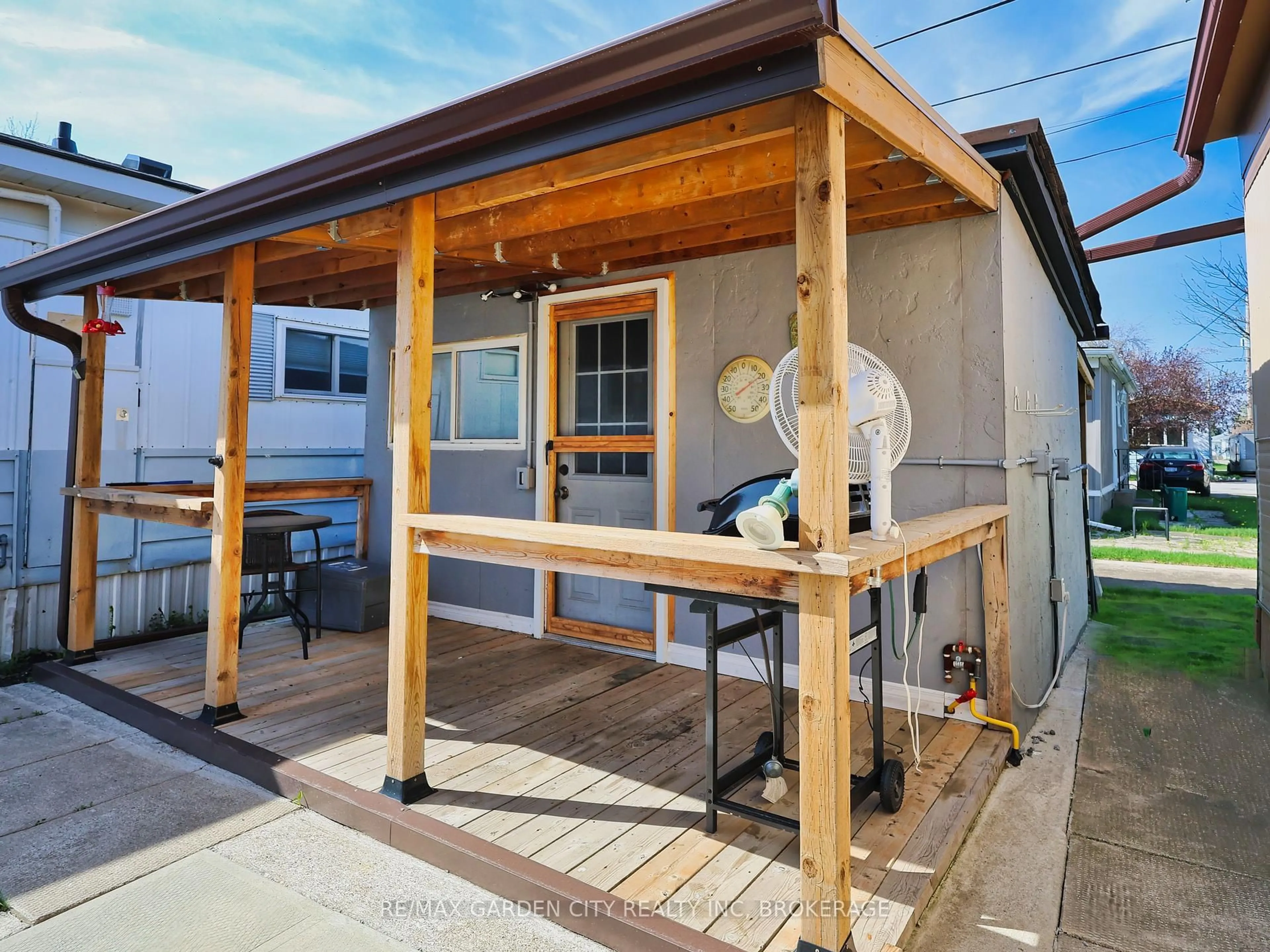 Patio, street for 4589 Bethany Lane, Lincoln Ontario L3J 0W1