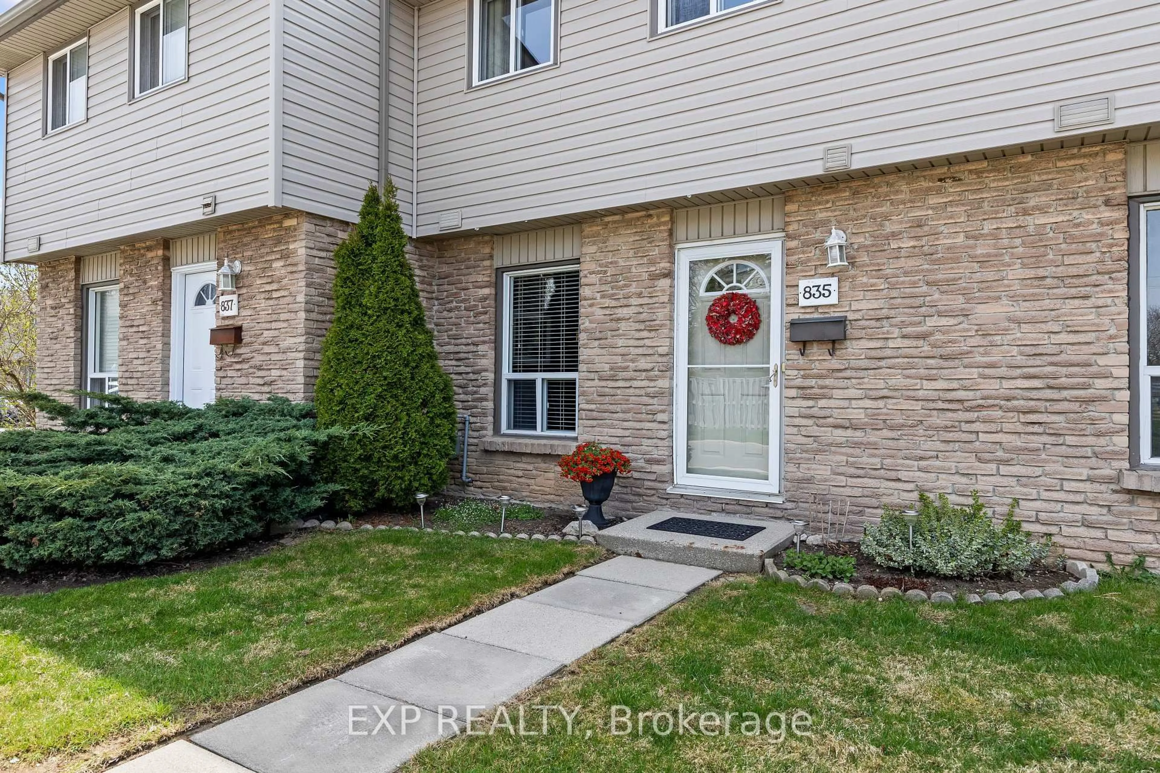 Indoor entryway for 835 Southdale Rd #23, London South Ontario N6E 1V7