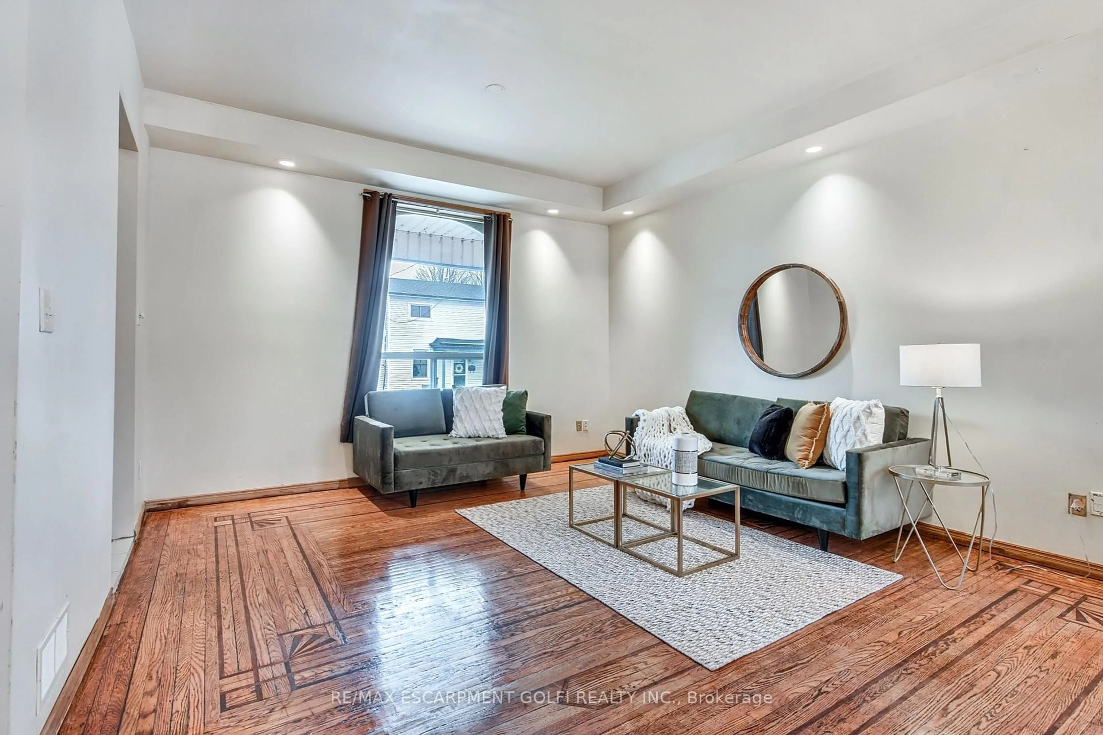 Living room with furniture, unknown for 15 PICTON St, Hamilton Ontario L8L 1E1