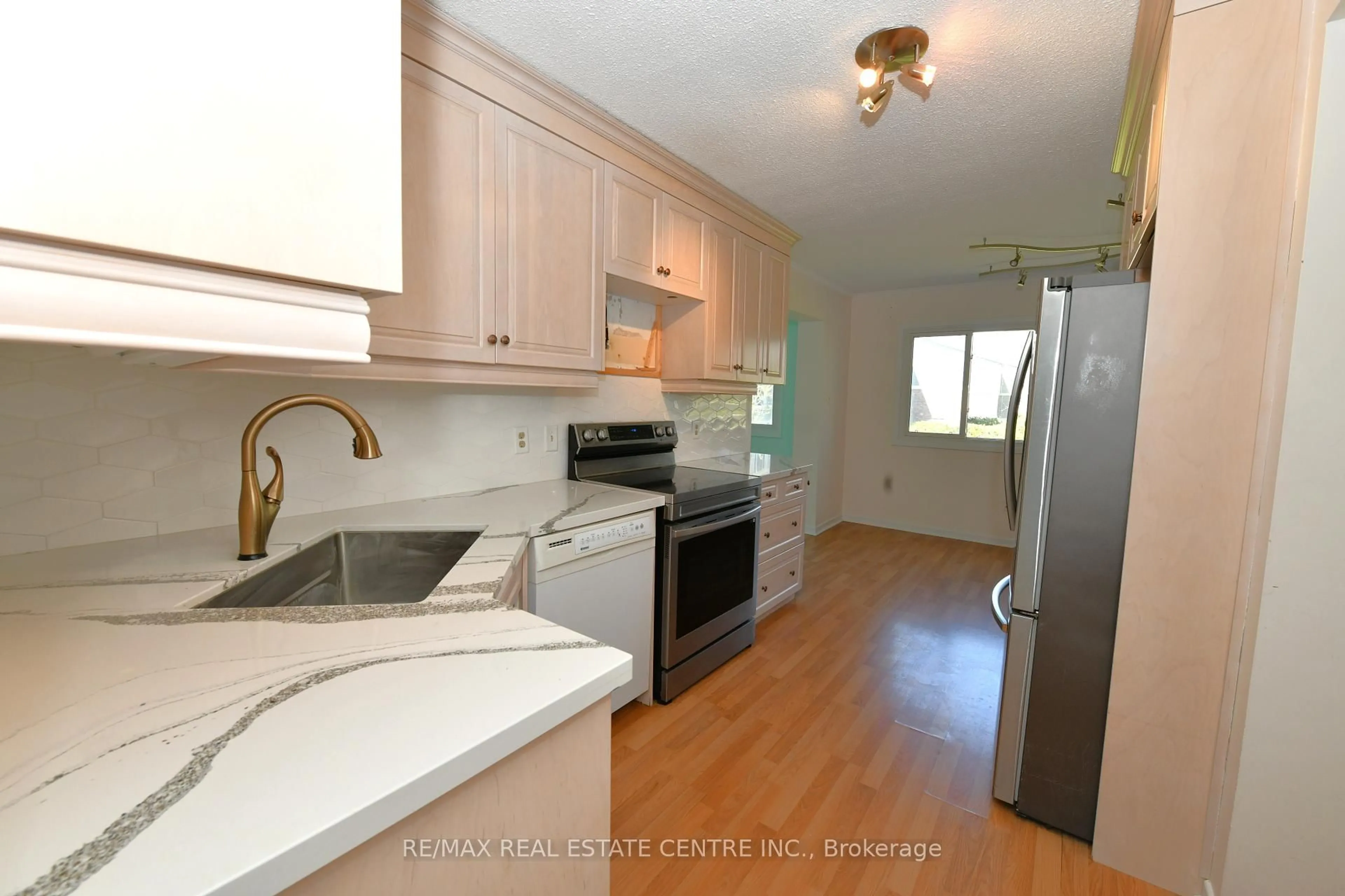 Open concept kitchen, unknown for 30 Green Valley Dr #96, Kitchener Ontario N2P 1G8