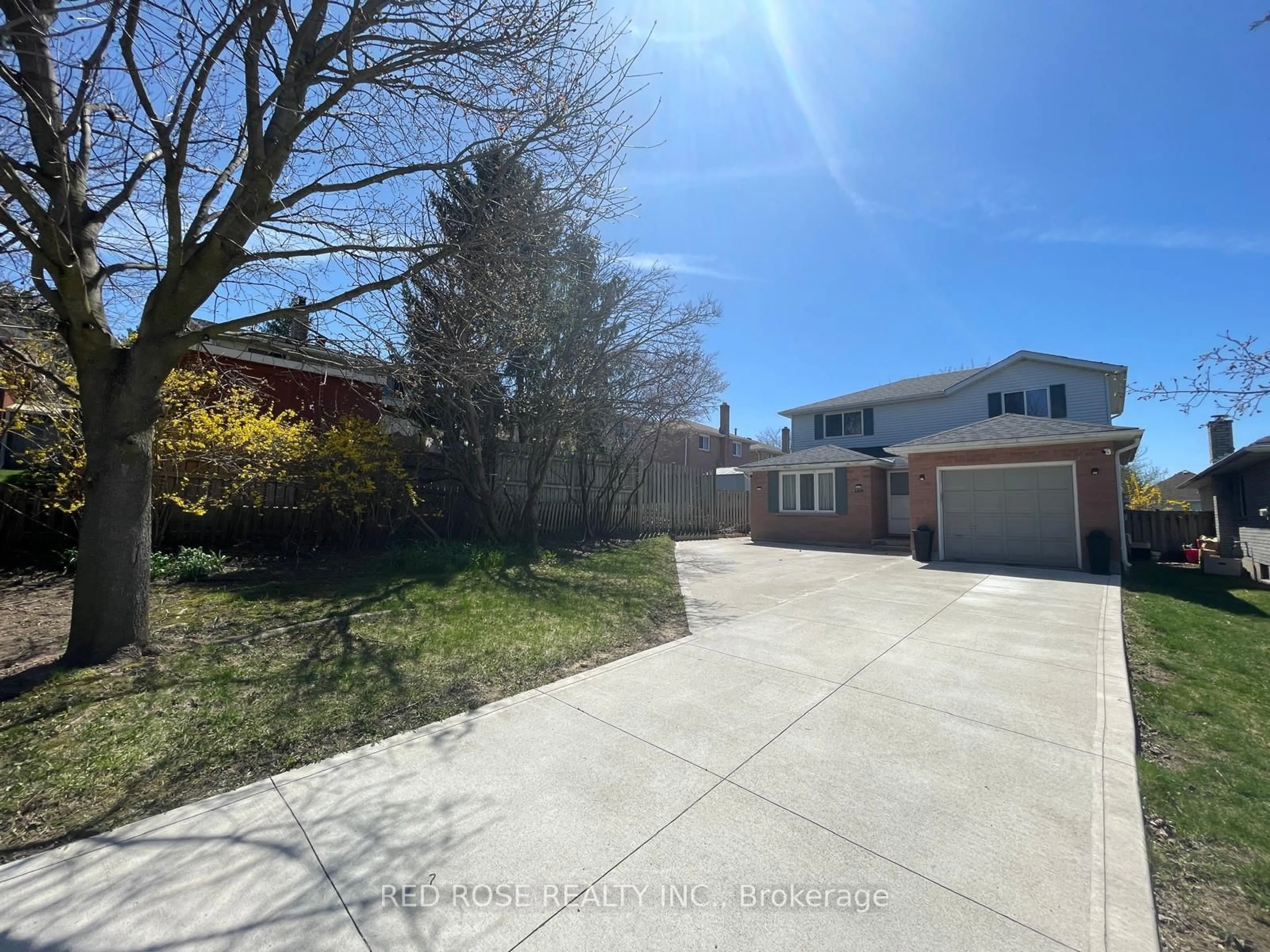 A pic from outside/outdoor area/front of a property/back of a property/a pic from drone, street for 150 Sunrise Pl, Kitchener Ontario N2B 3S9