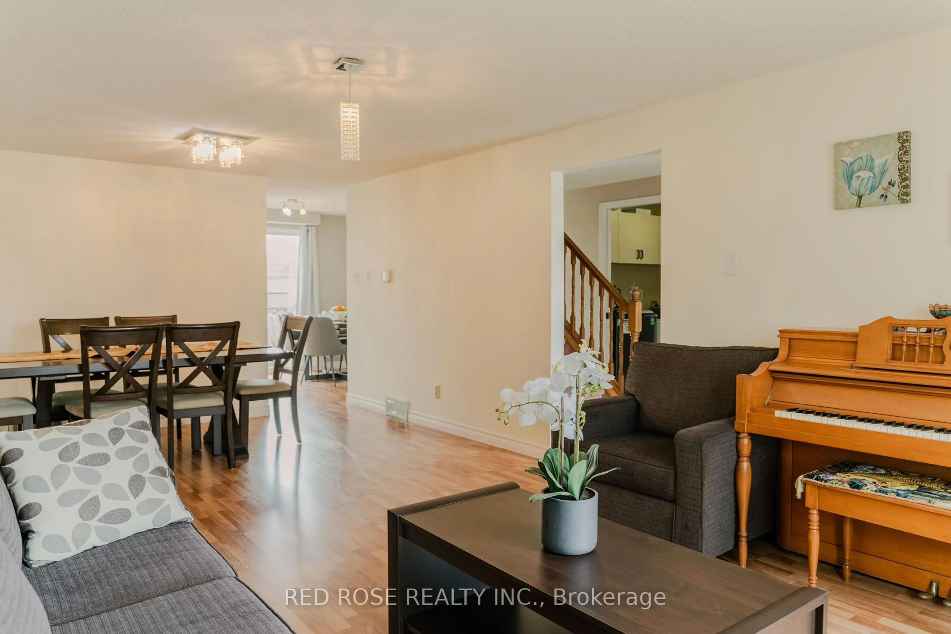 Living room with furniture, wood/laminate floor for 150 Sunrise Pl, Kitchener Ontario N2B 3S9