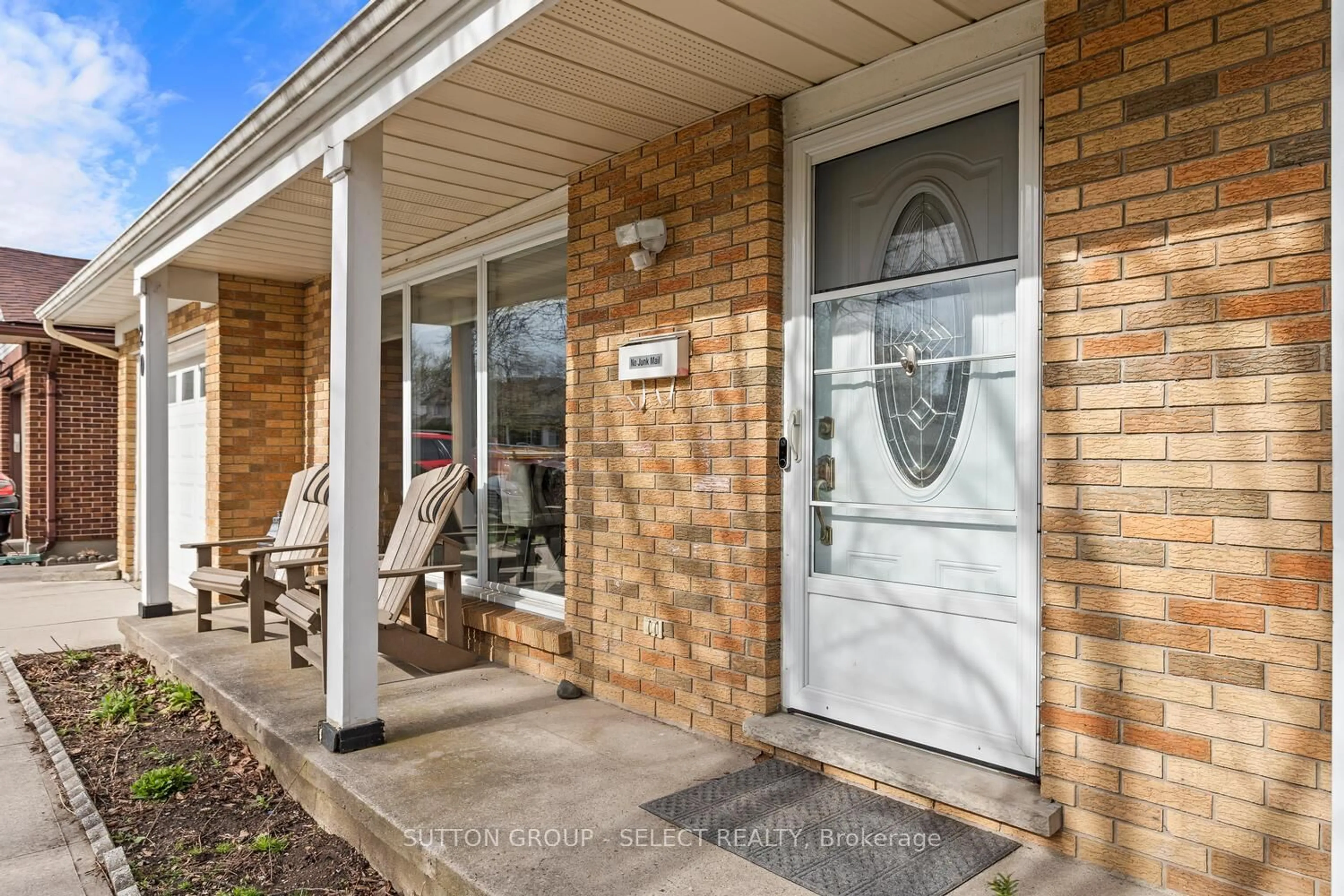 Indoor entryway for 20 Lochern Rd, London South Ontario N5Z 4L6