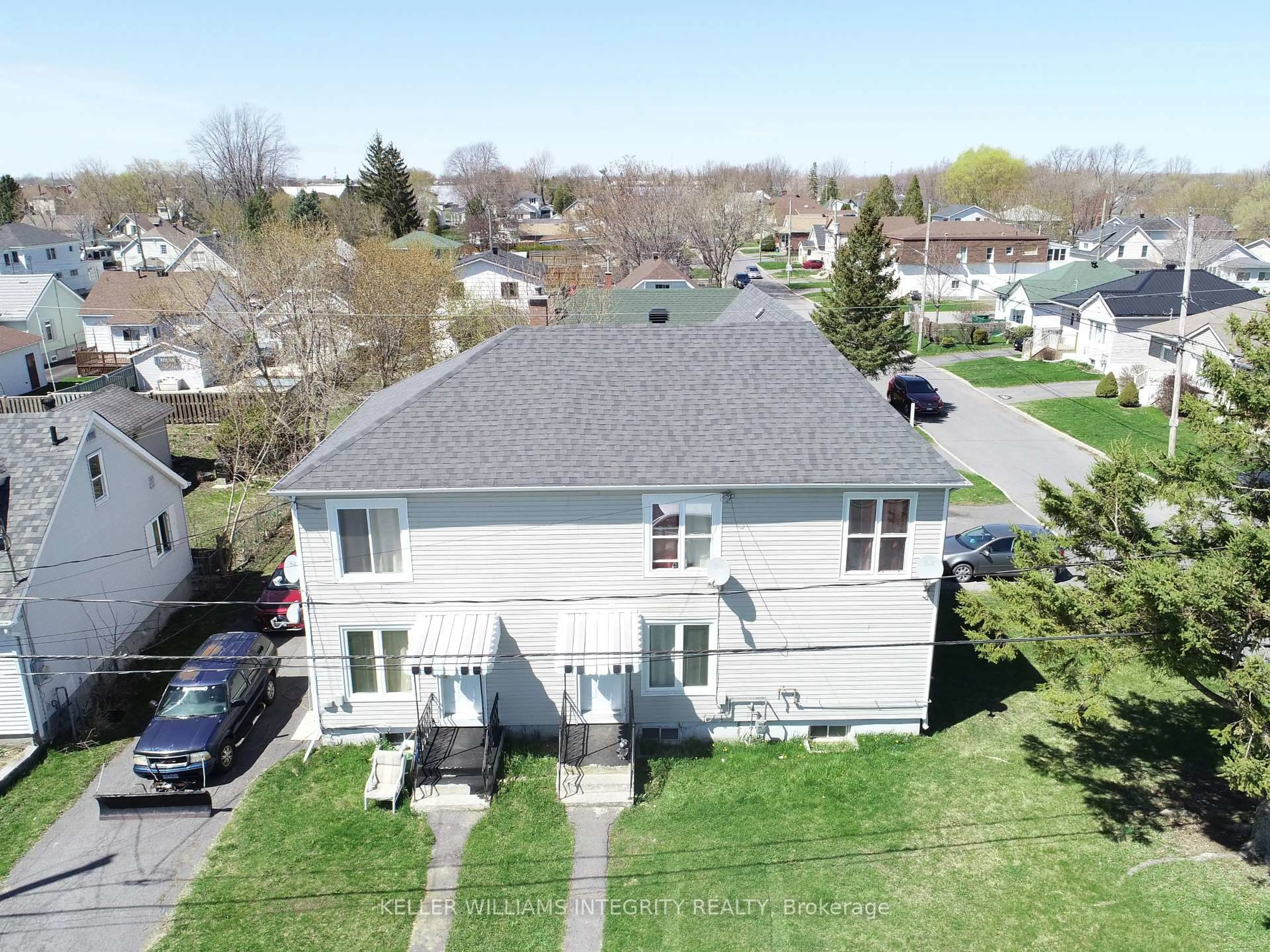 A pic from outside/outdoor area/front of a property/back of a property/a pic from drone, street for 141 Cornwallis Ave, Cornwall Ontario K6H 2S3