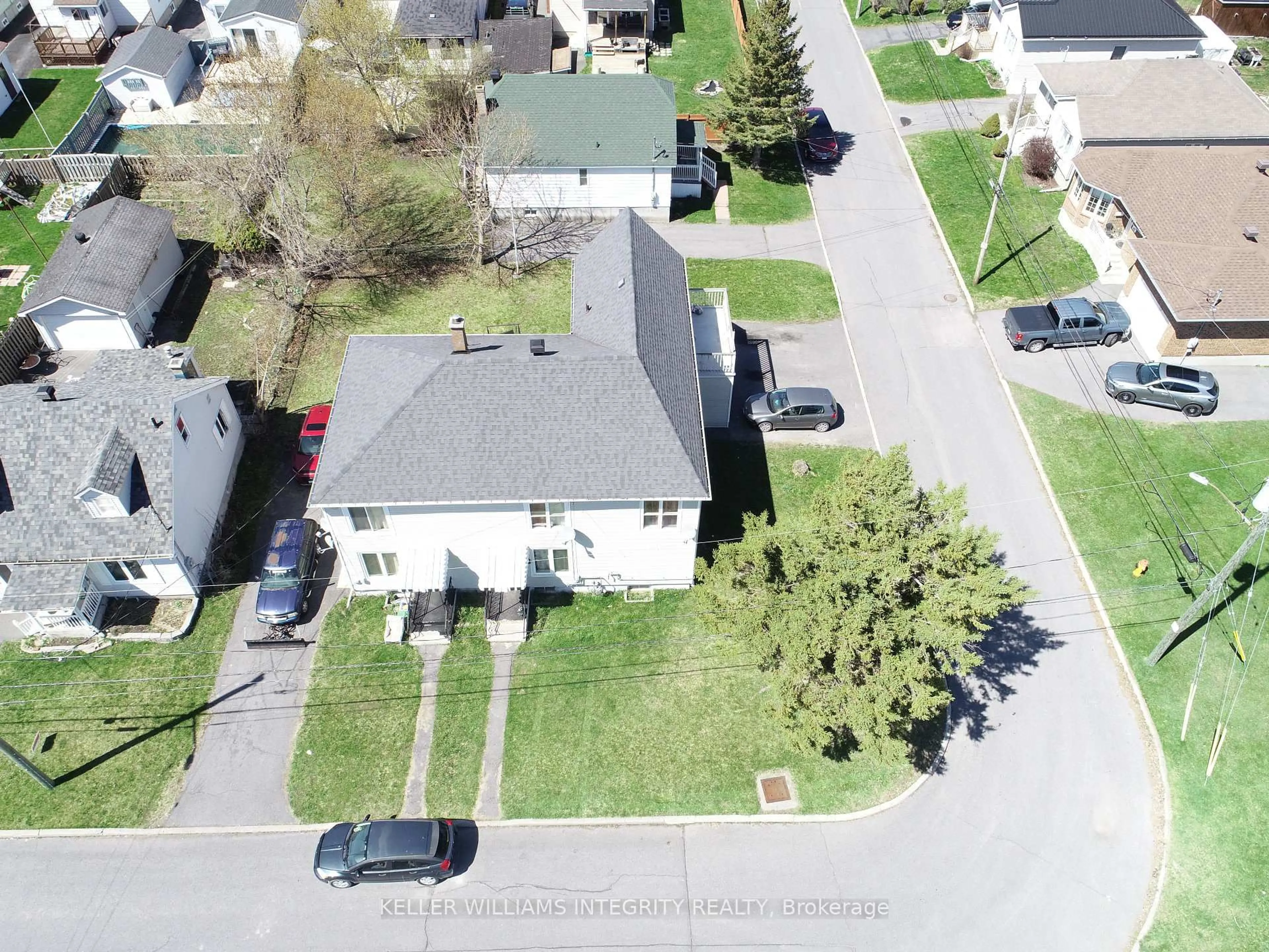 A pic from outside/outdoor area/front of a property/back of a property/a pic from drone, street for 141 Cornwallis Ave, Cornwall Ontario K6H 2S3