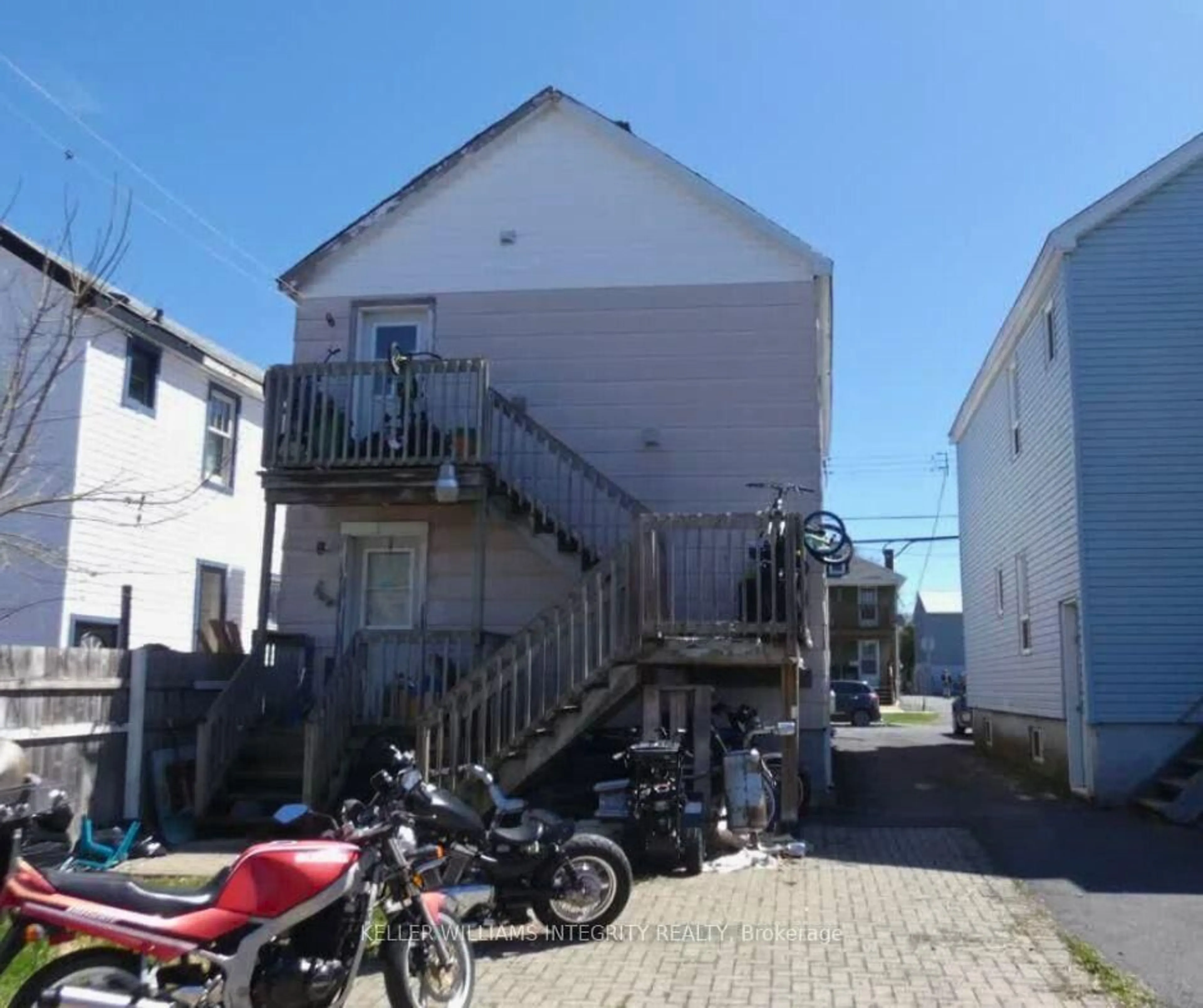 Unknown for 916 1st St, Cornwall Ontario K6H 1N2