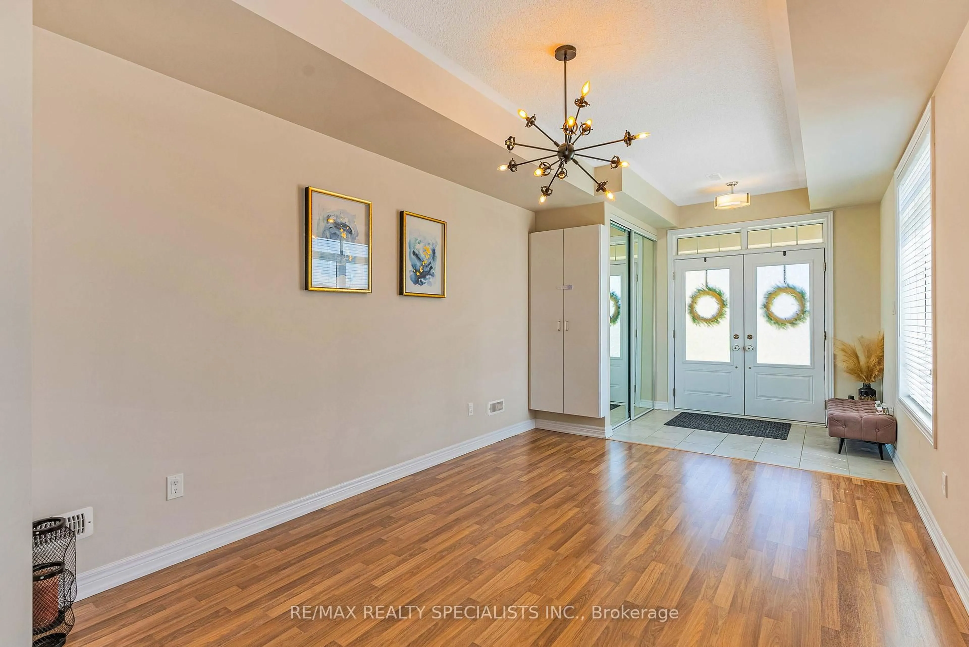 Indoor entryway for 113 Hartley Ave #61, Brant Ontario N3L 0K8