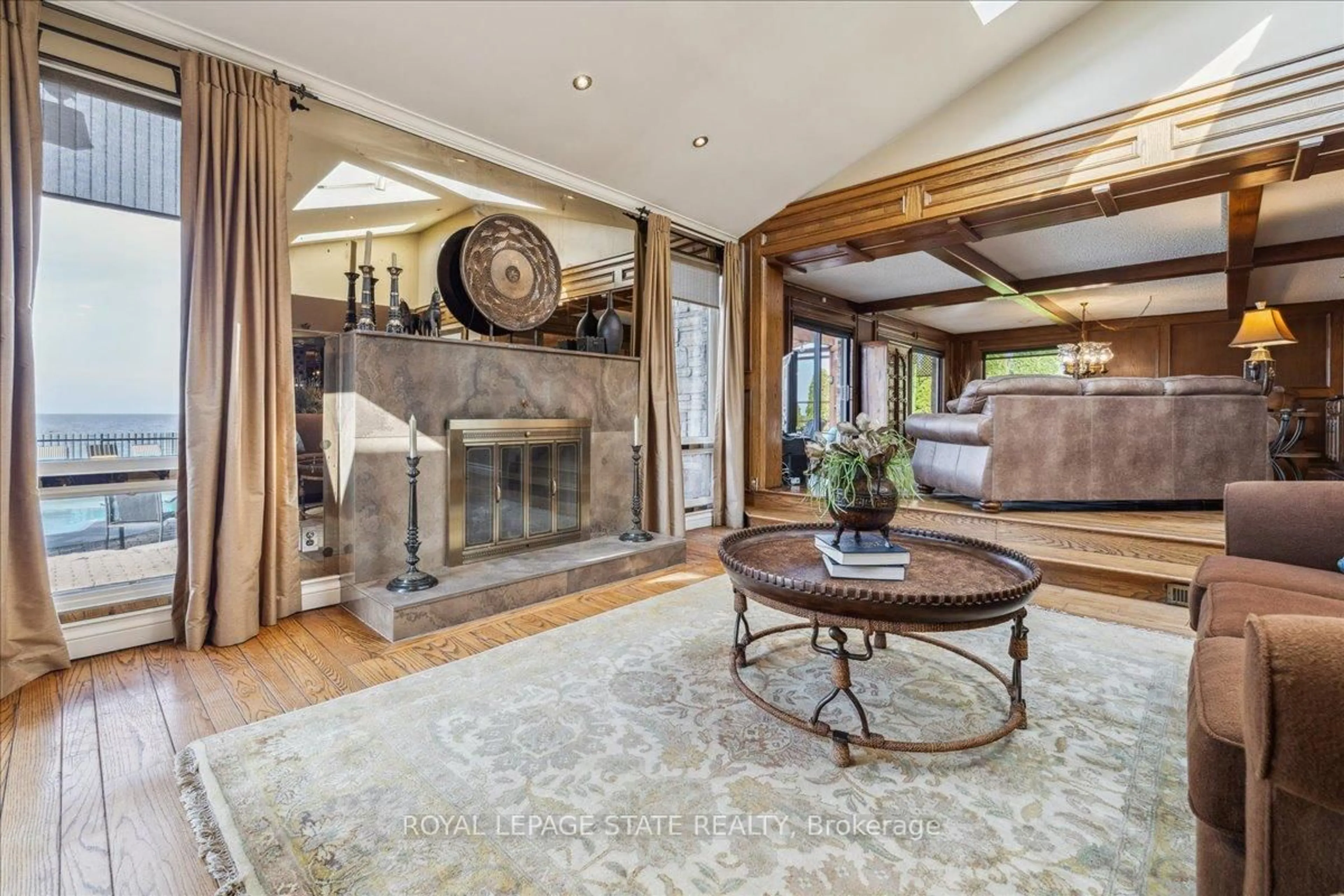 Living room with furniture, unknown for 7 Lakegate Dr, Hamilton Ontario L8E 3T7