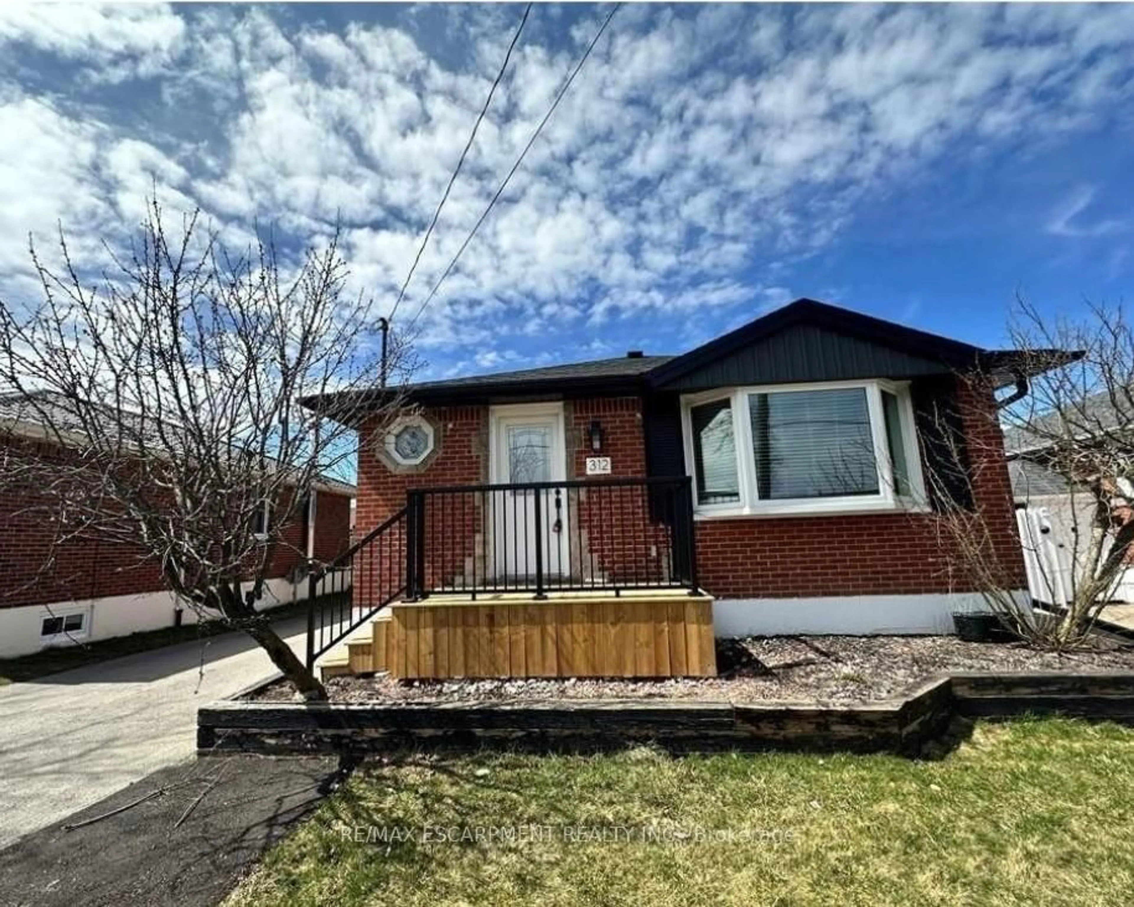 Home with vinyl exterior material, street for 312 East 45th St, Hamilton Ontario L8T 3K8