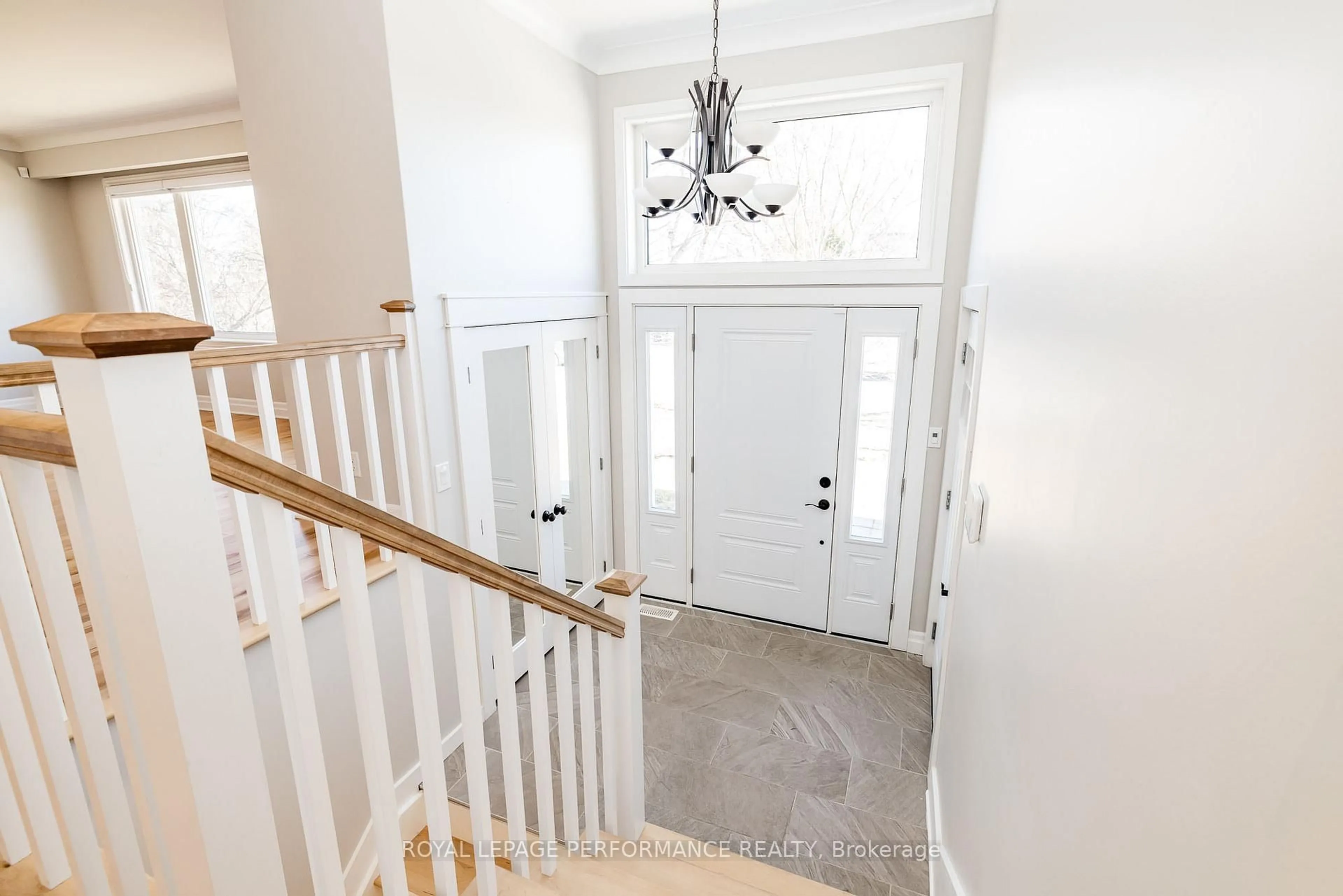 Indoor entryway for 3 Birchwood Dr, Ottawa Ontario K2E 5S7