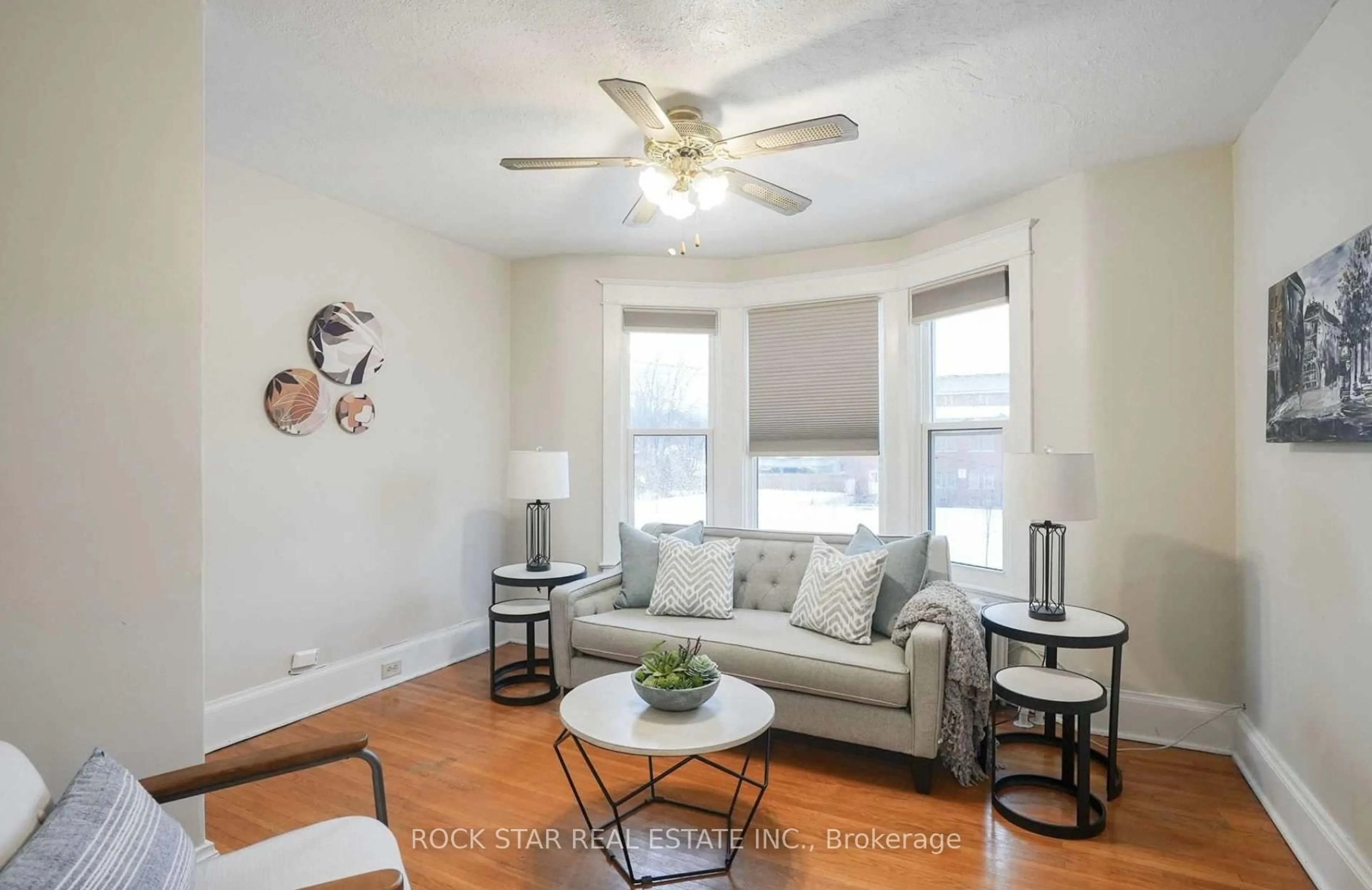 Living room with furniture, unknown for 115 Balsam Ave, Hamilton Ontario L8M 3B1
